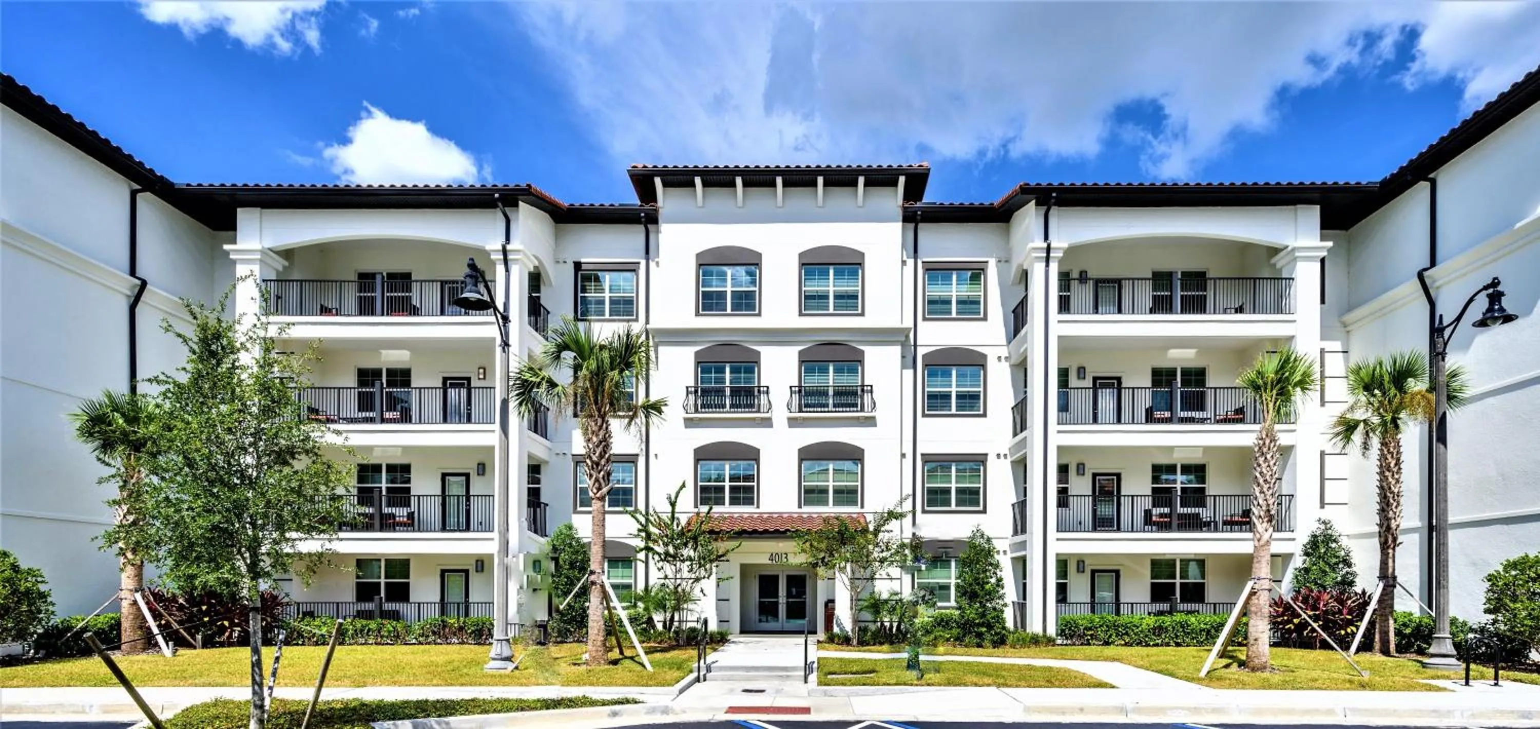 Property building in Vista Cay Resort by Millenium at Universal Blvd.