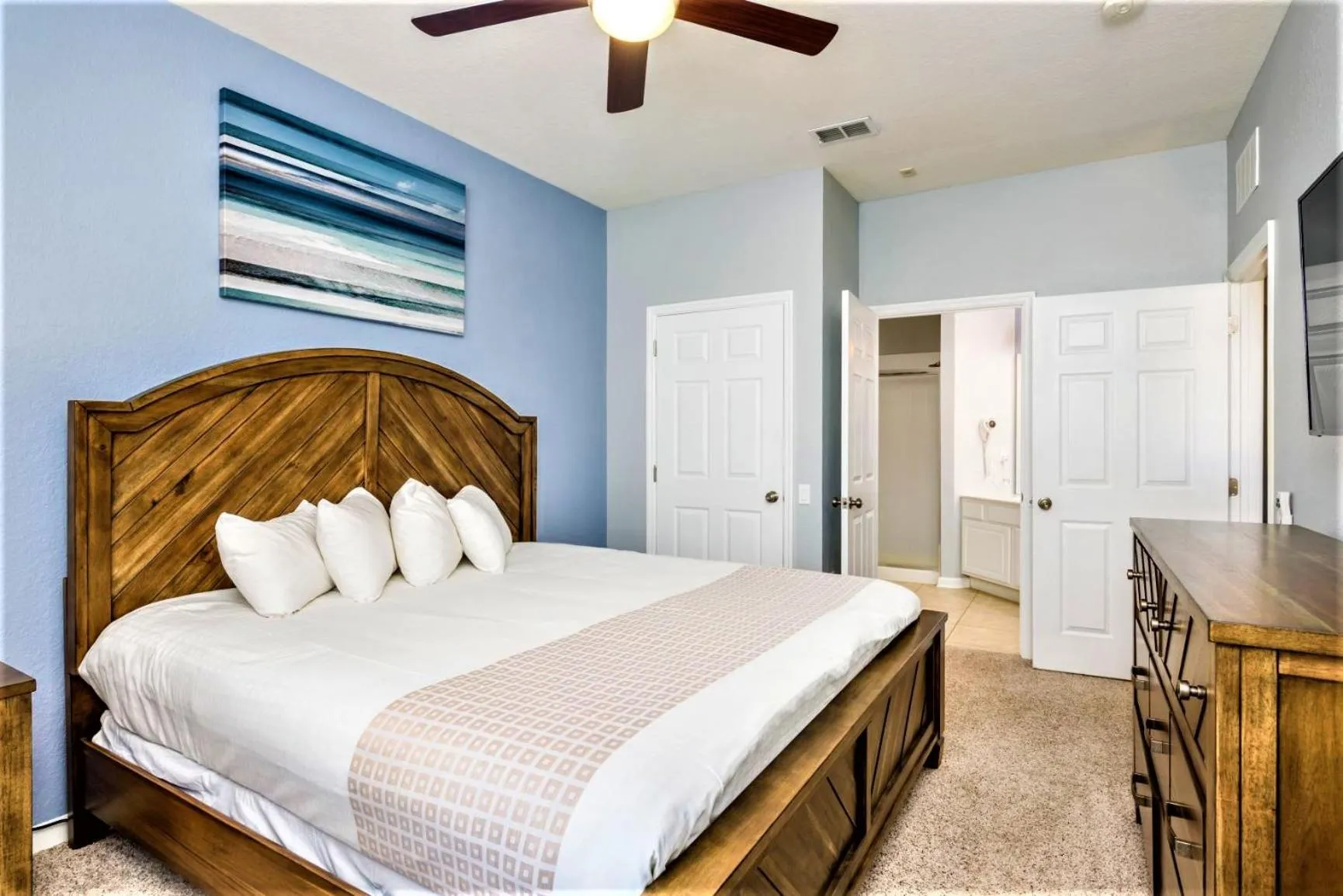 Bedroom, Bed in Vista Cay Resort by Millenium at Universal Blvd.