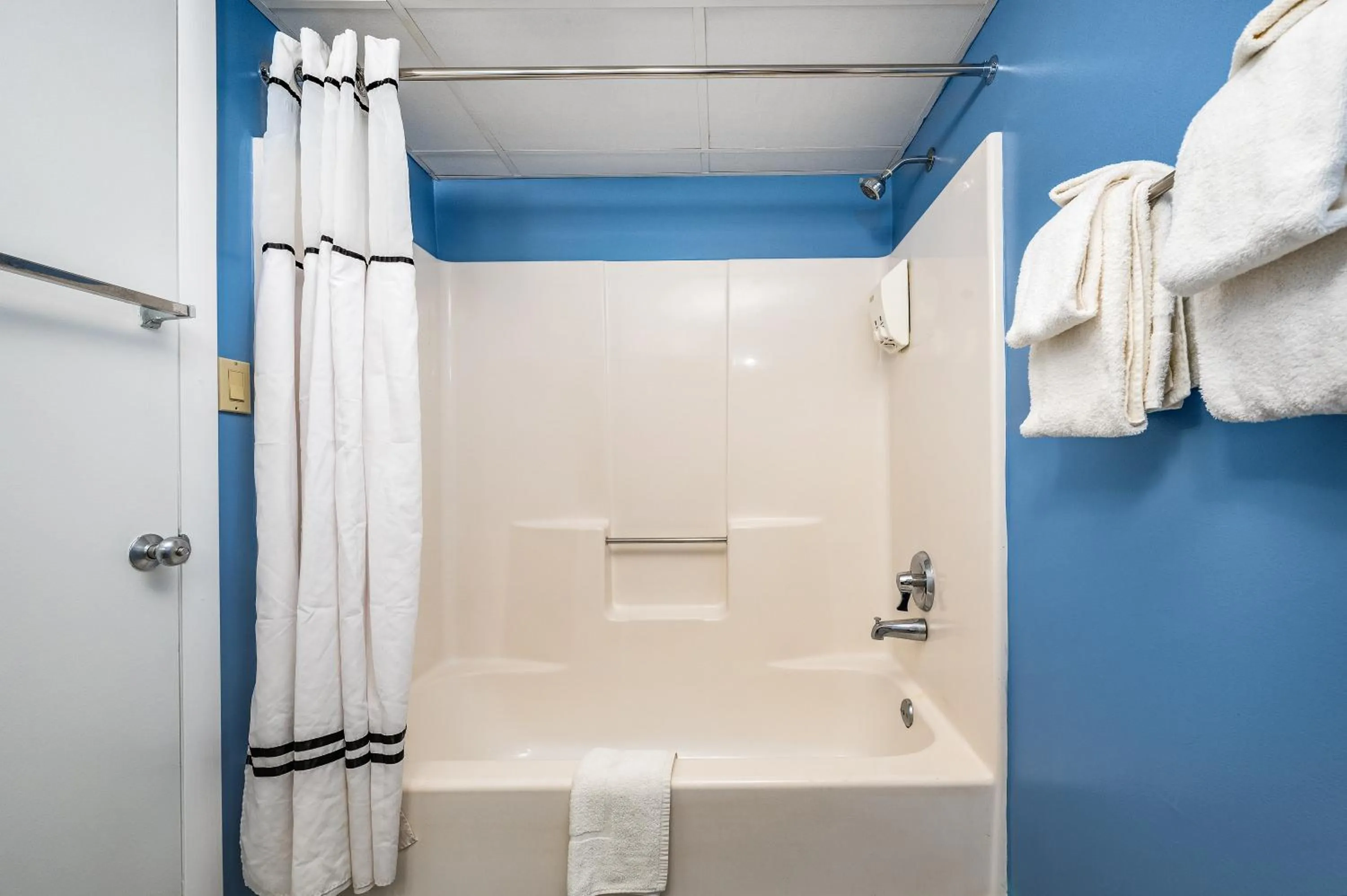 Bathroom in Cayman Suites Hotel