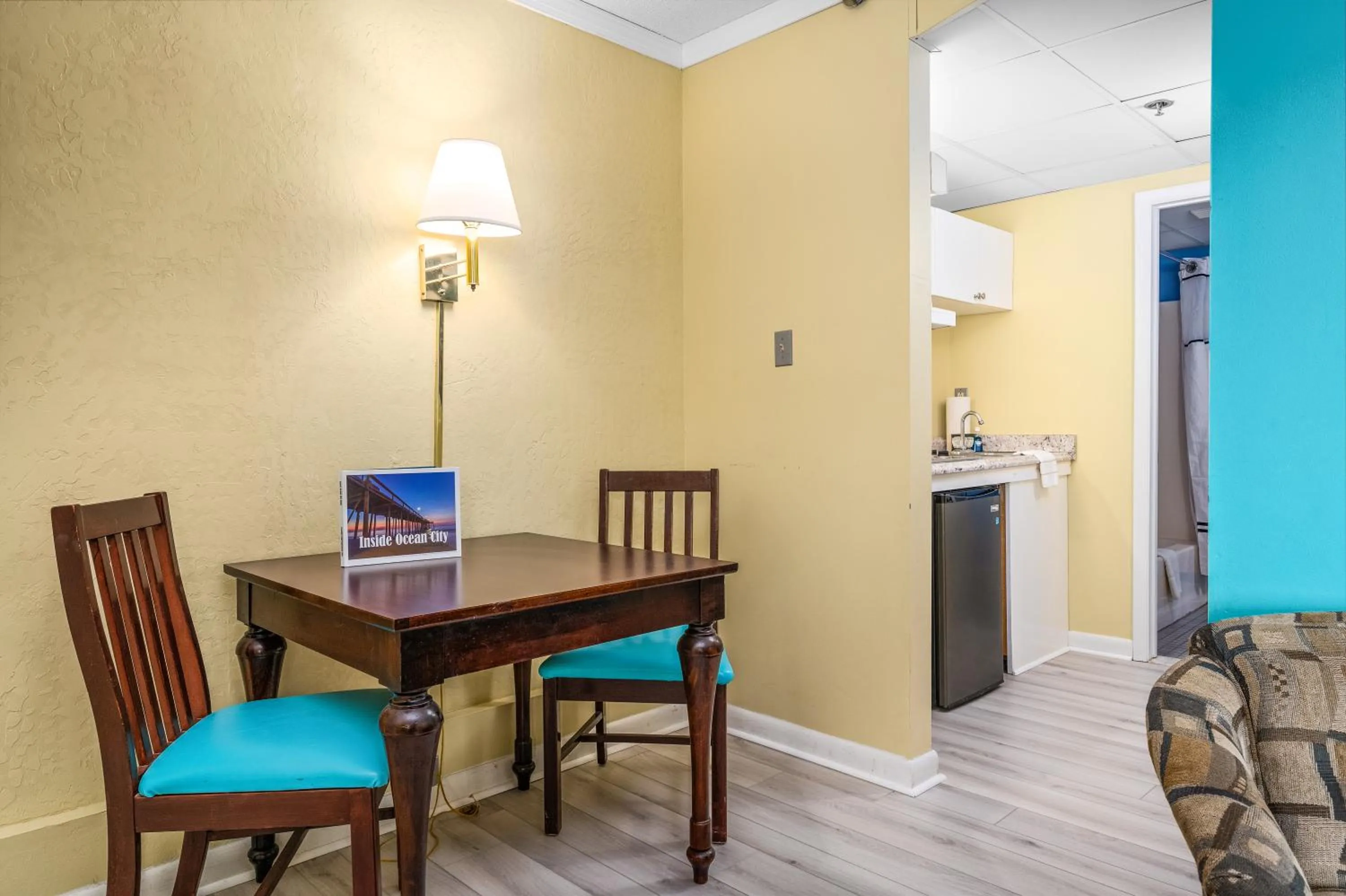 Dining area in Cayman Suites Hotel