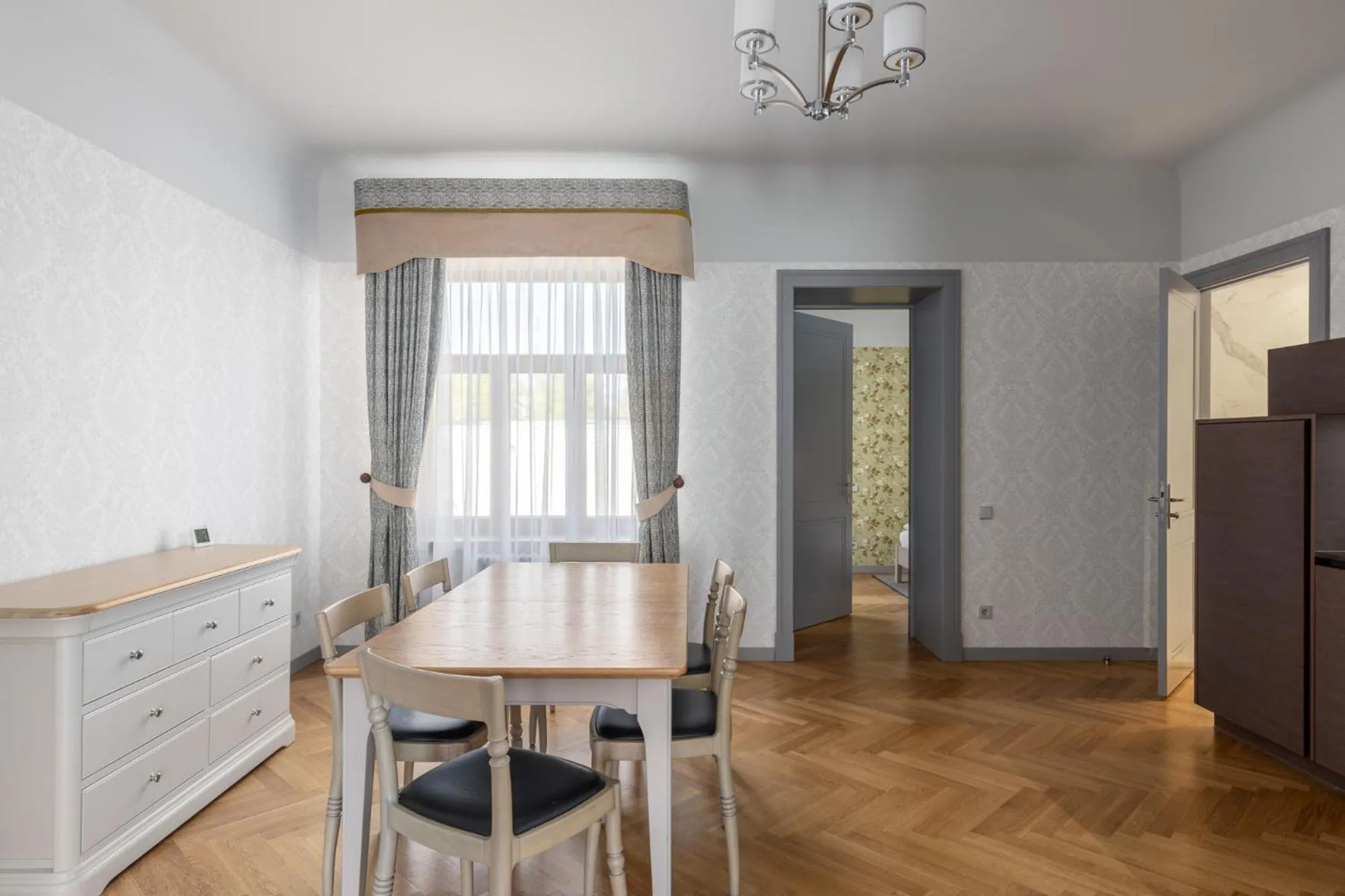 Roze Republikas Apartments