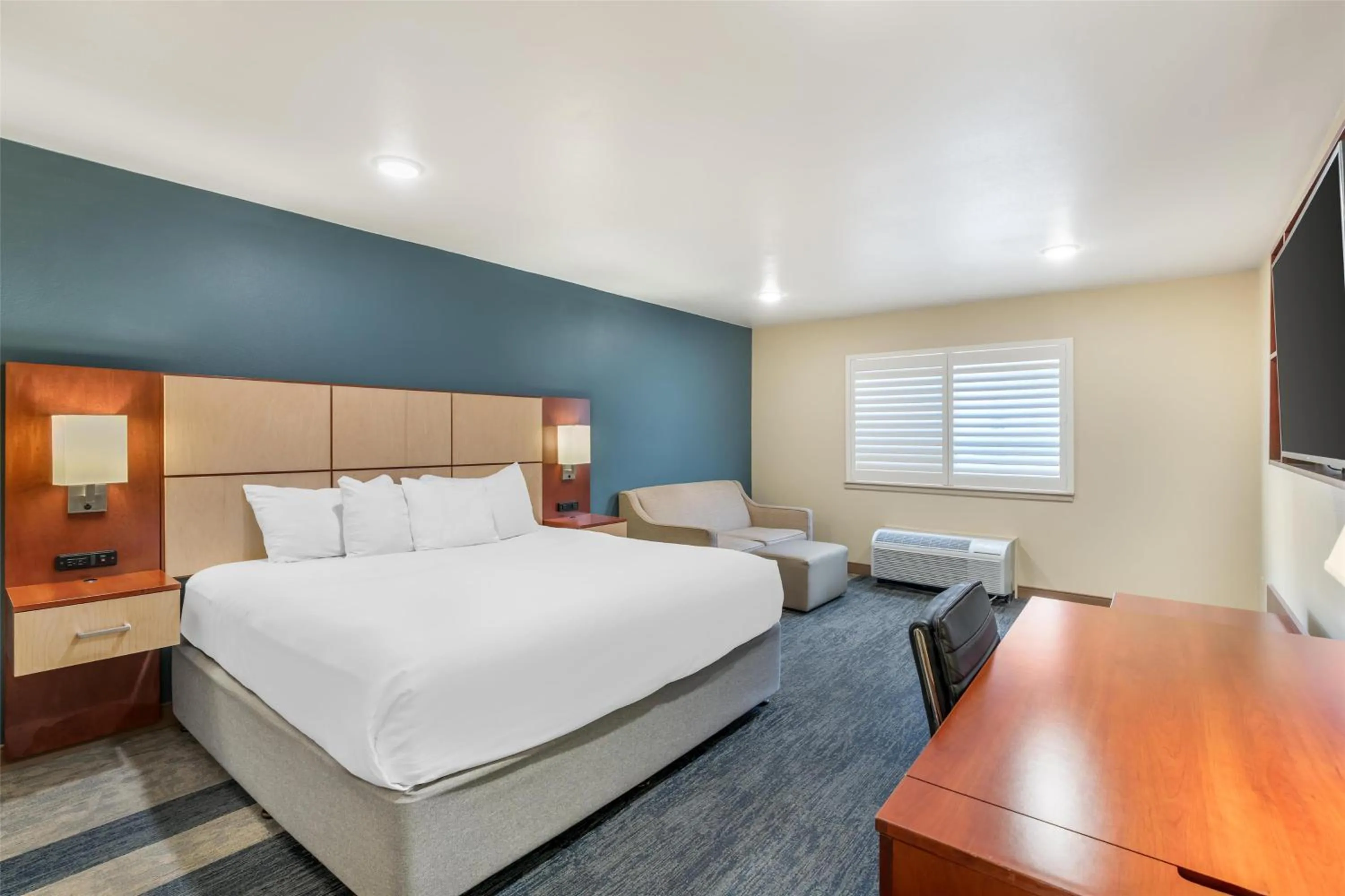 Bedroom, Bed in Best Western Plus Clocktower Inn