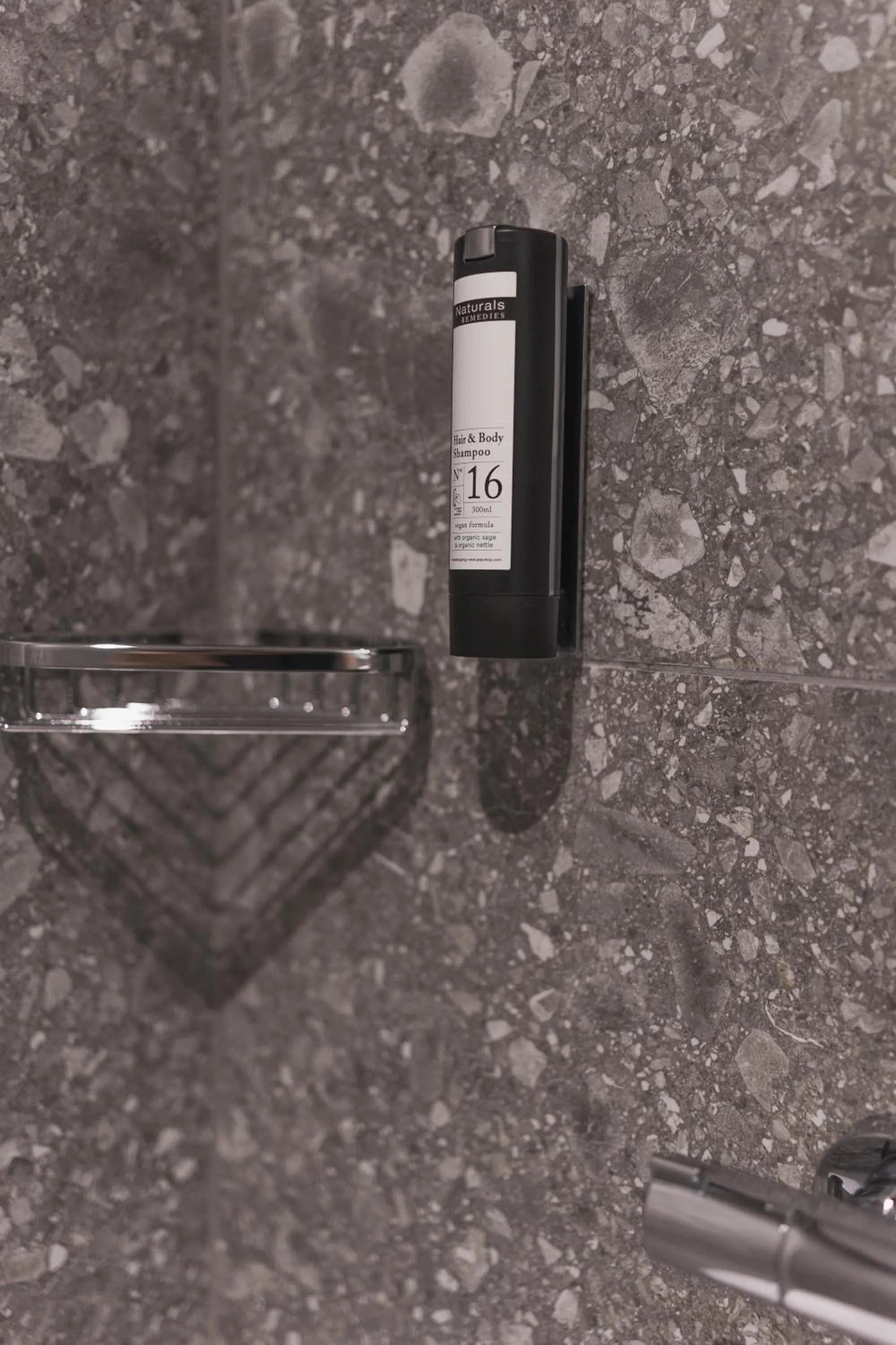 Shower in Hotel Das Zeit