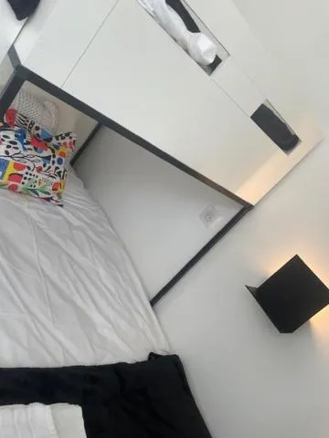 Bedroom, Bed in Croissant de Lune