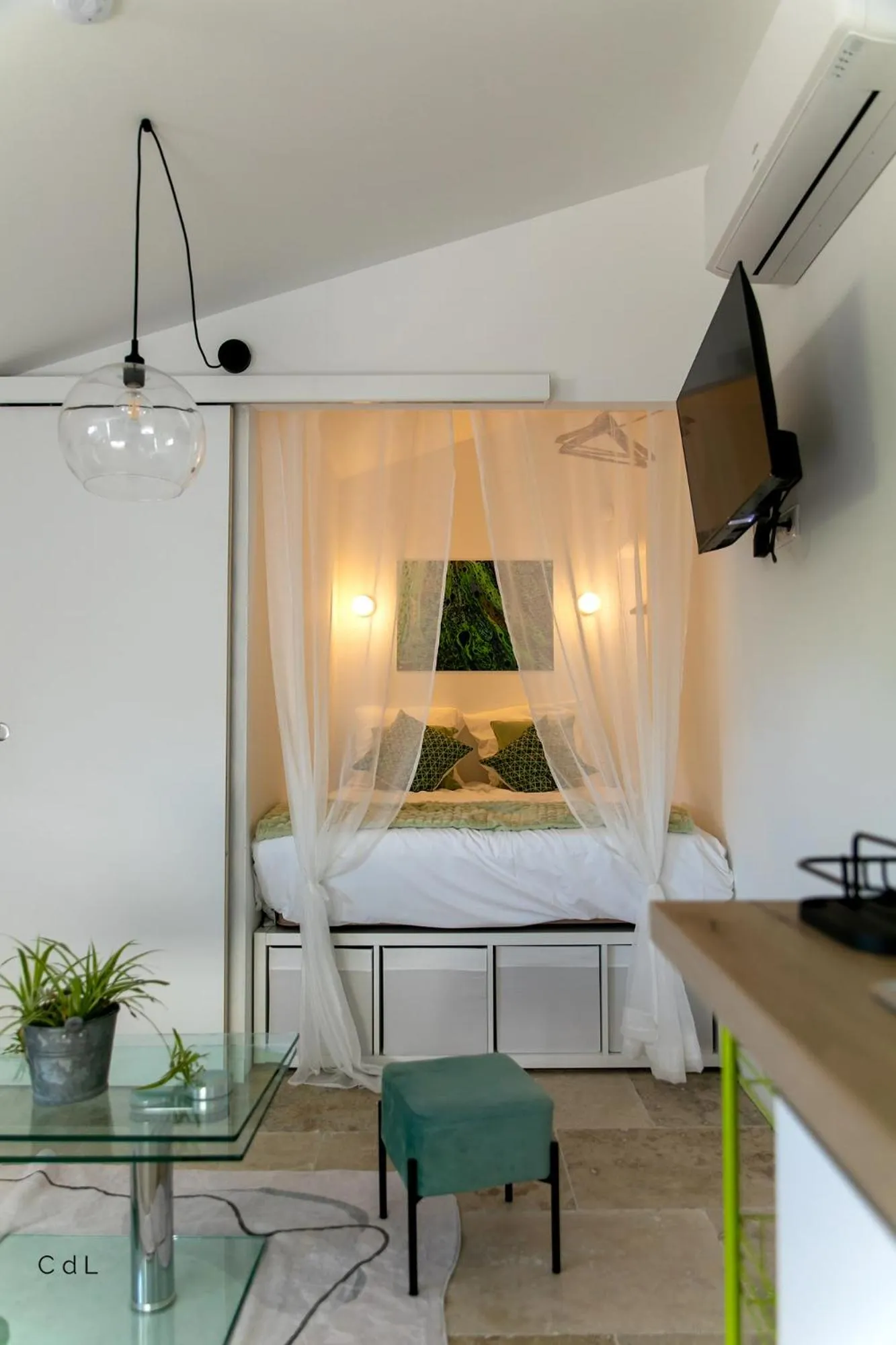 Bed in Croissant de Lune