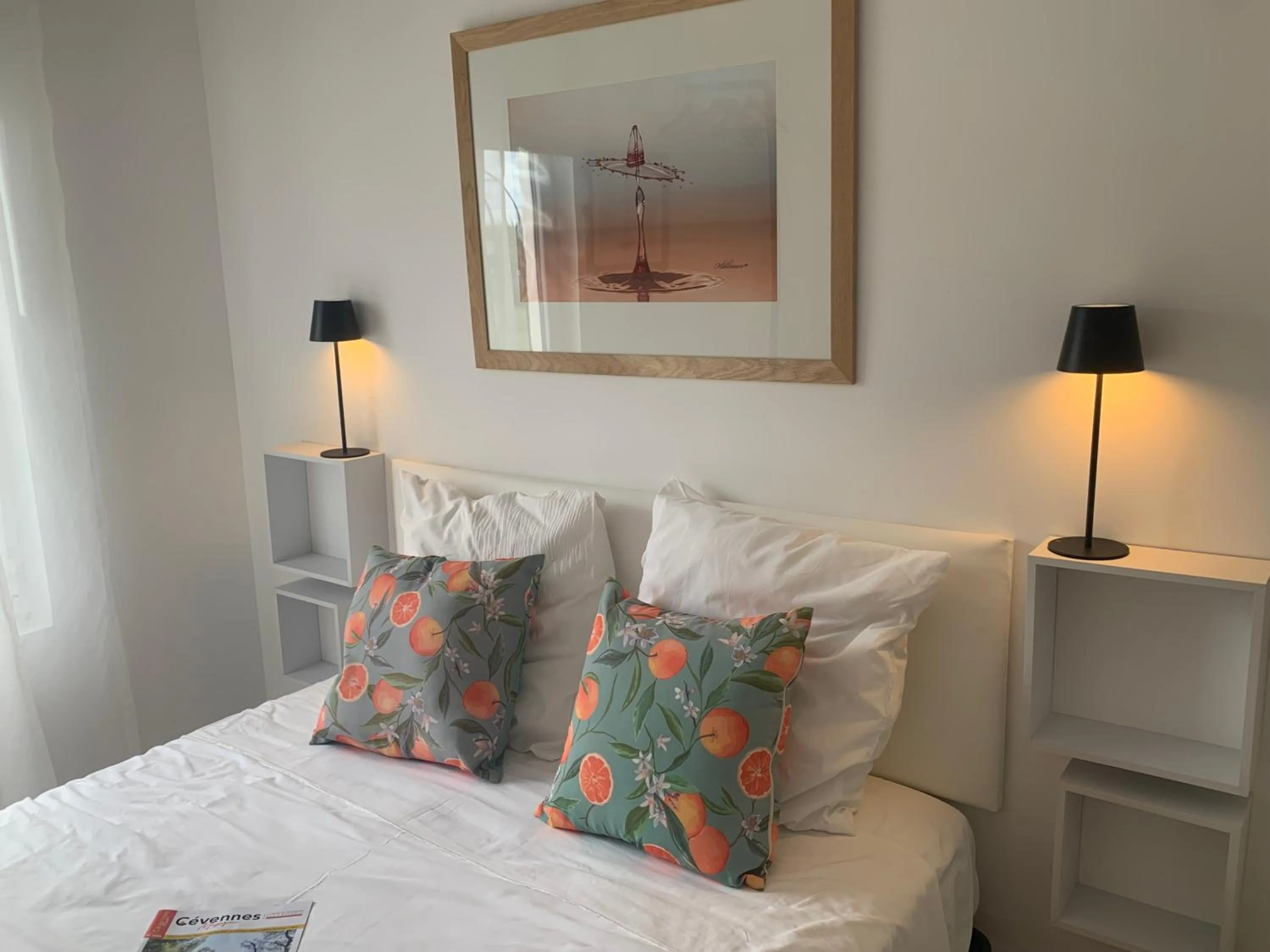 Bedroom, Bed in Croissant de Lune