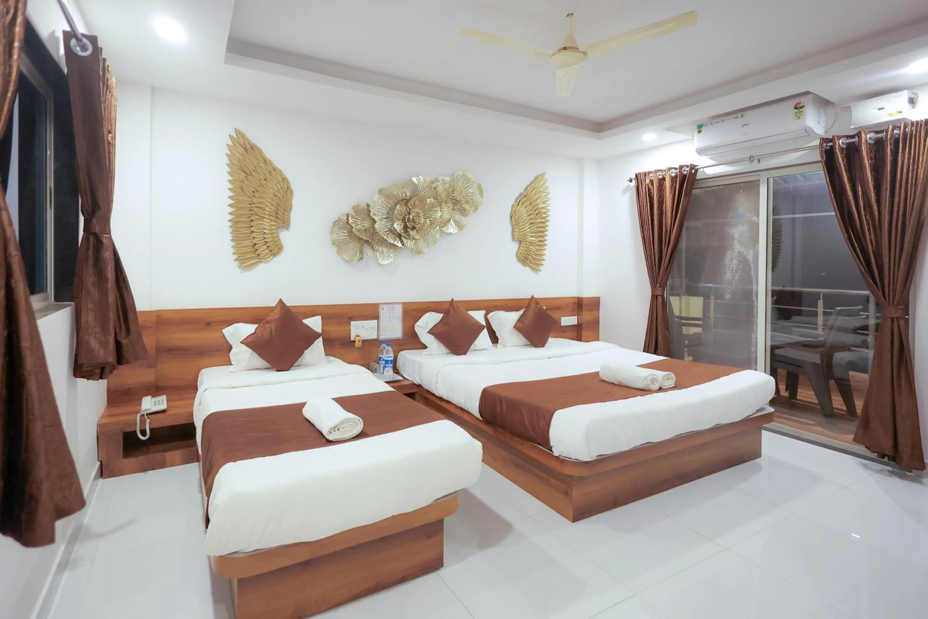 View (from property/room), Bed in Hotel Green Exotica Mahabaleshwar