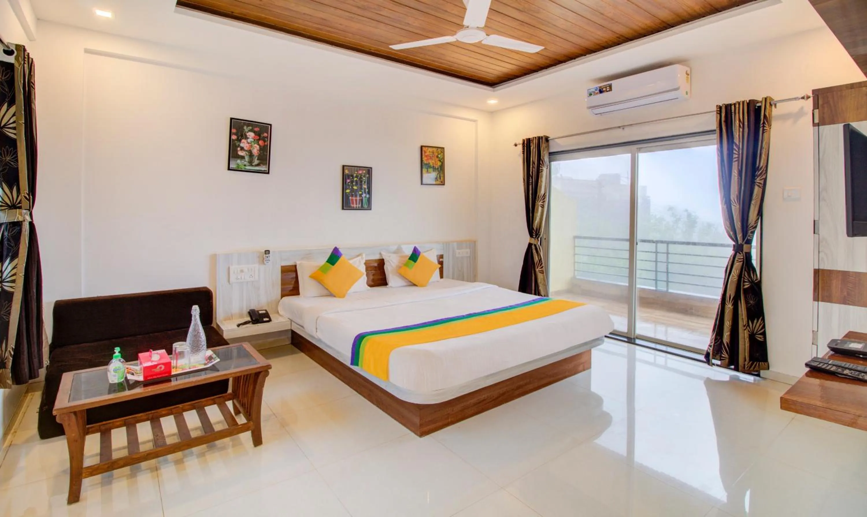 Bed in Hotel Green Exotica Mahabaleshwar