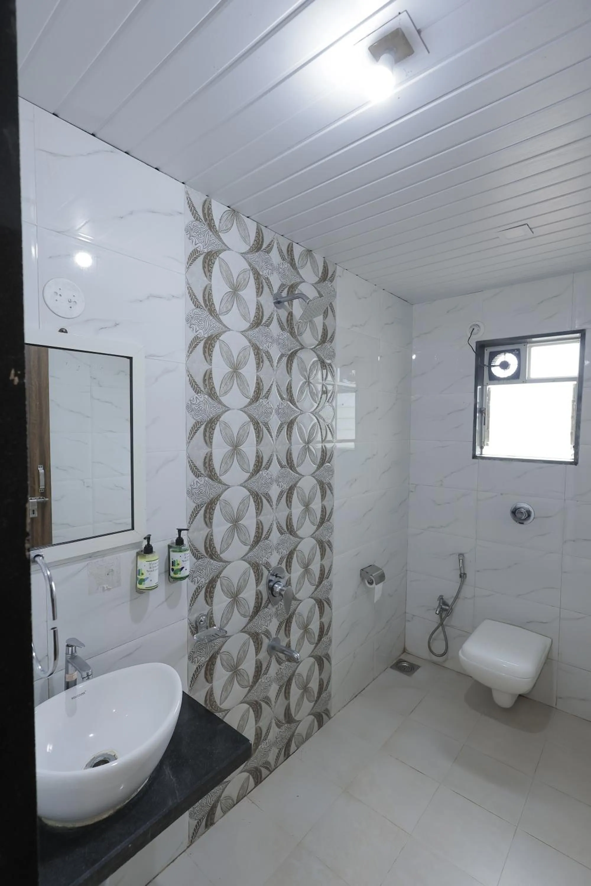 Bathroom in Hotel Green Exotica Mahabaleshwar