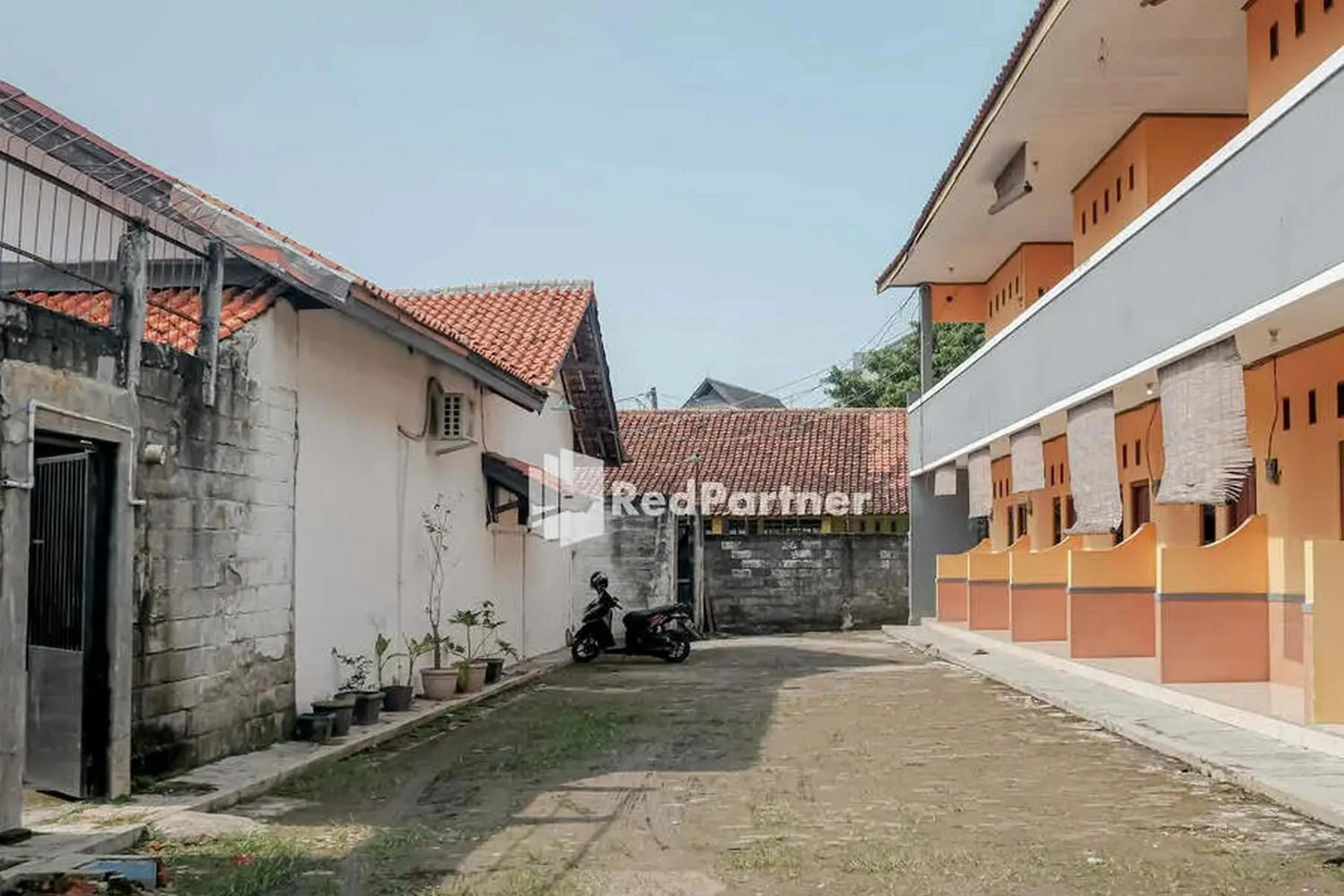 Property building in Pondok Damai Guest House Syariah Mitra RedDoorz