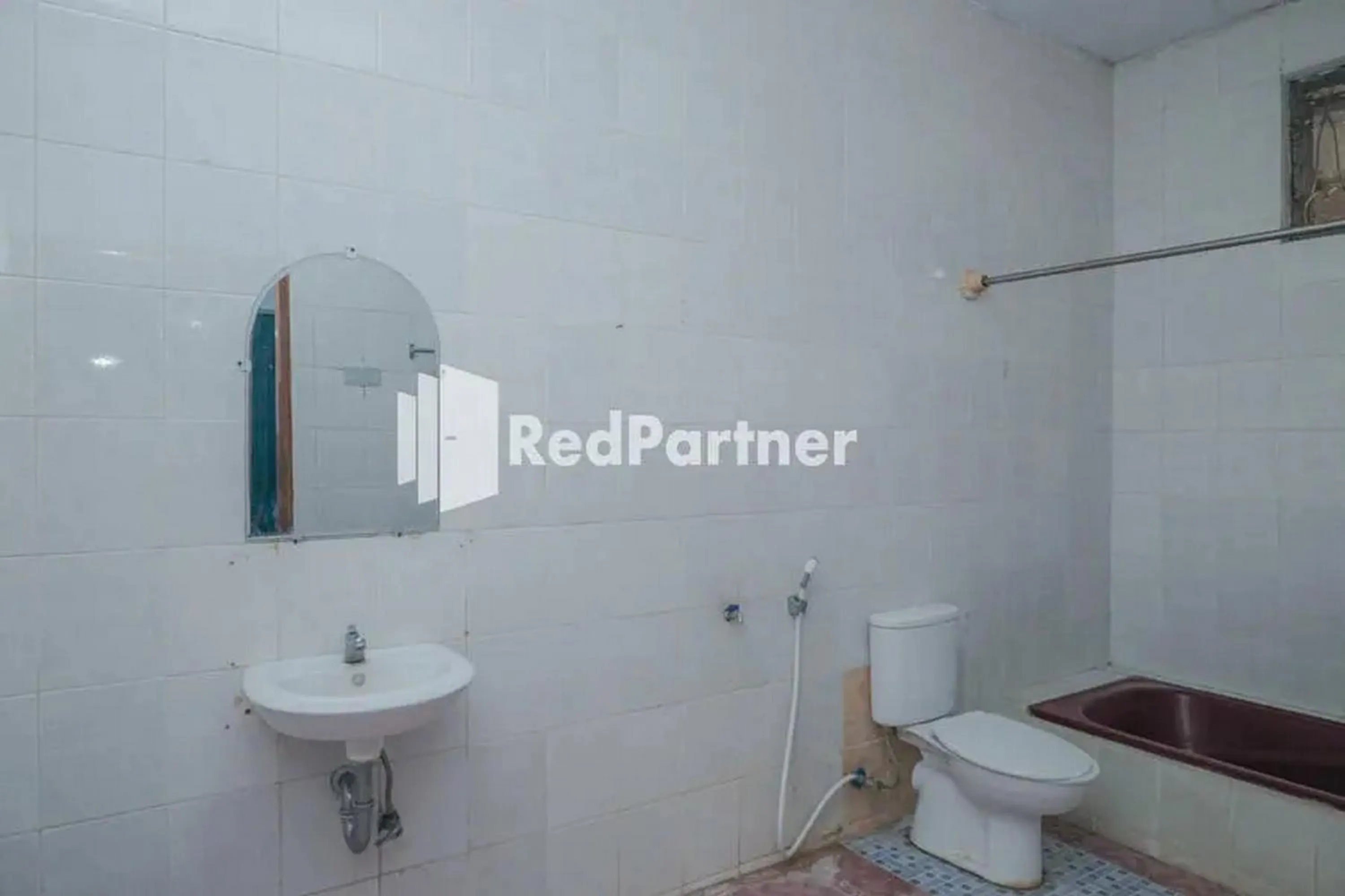 Toilet in Pondok Damai Guest House Syariah Mitra RedDoorz