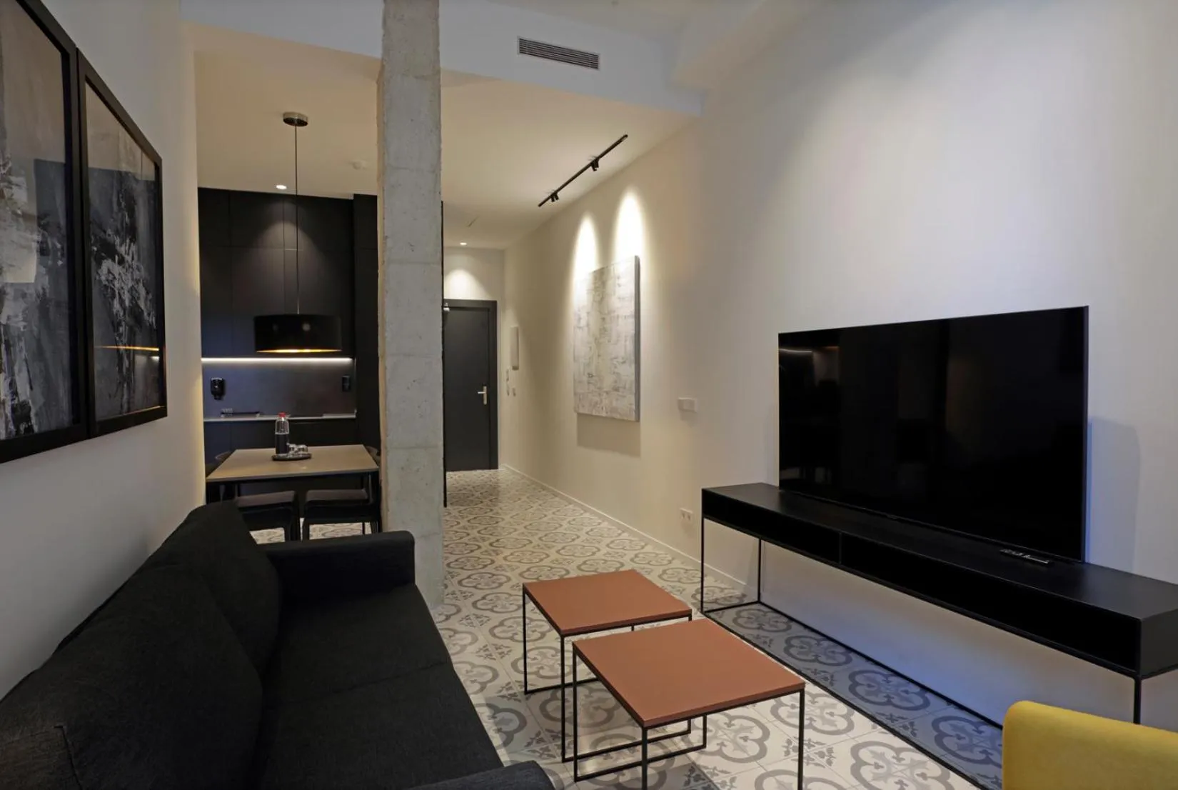 Photo of the whole room in Fetén