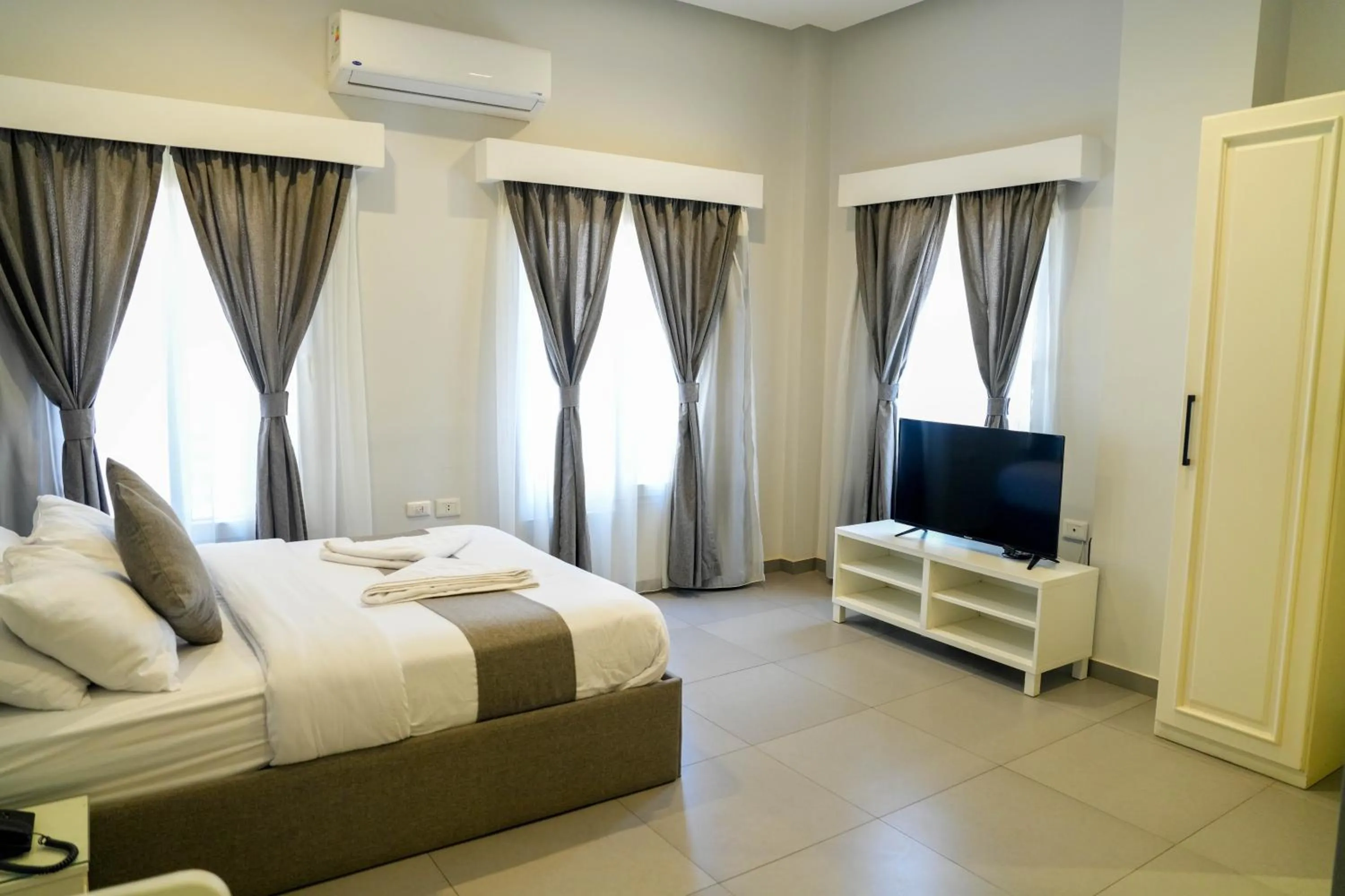 Photo of the whole room, Bed in Villa 55