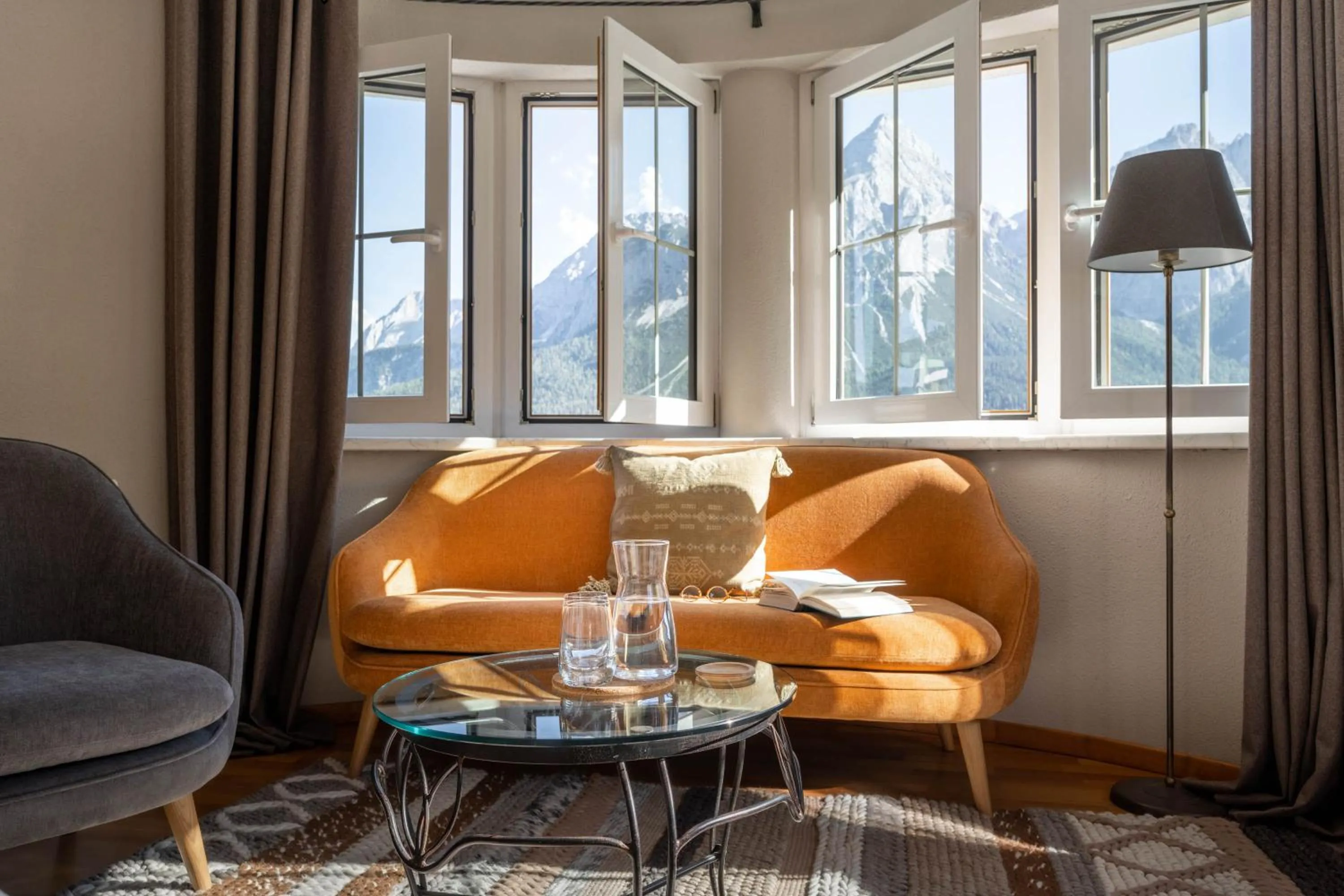 Seating area in Boutique Hotel Bellevue Lermoos