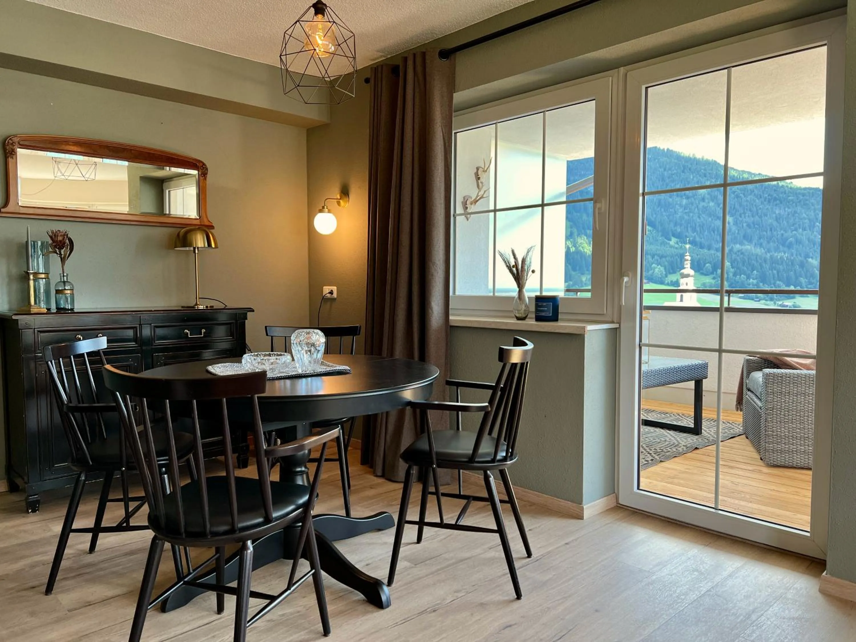 Dining area in Boutique Hotel Bellevue Lermoos