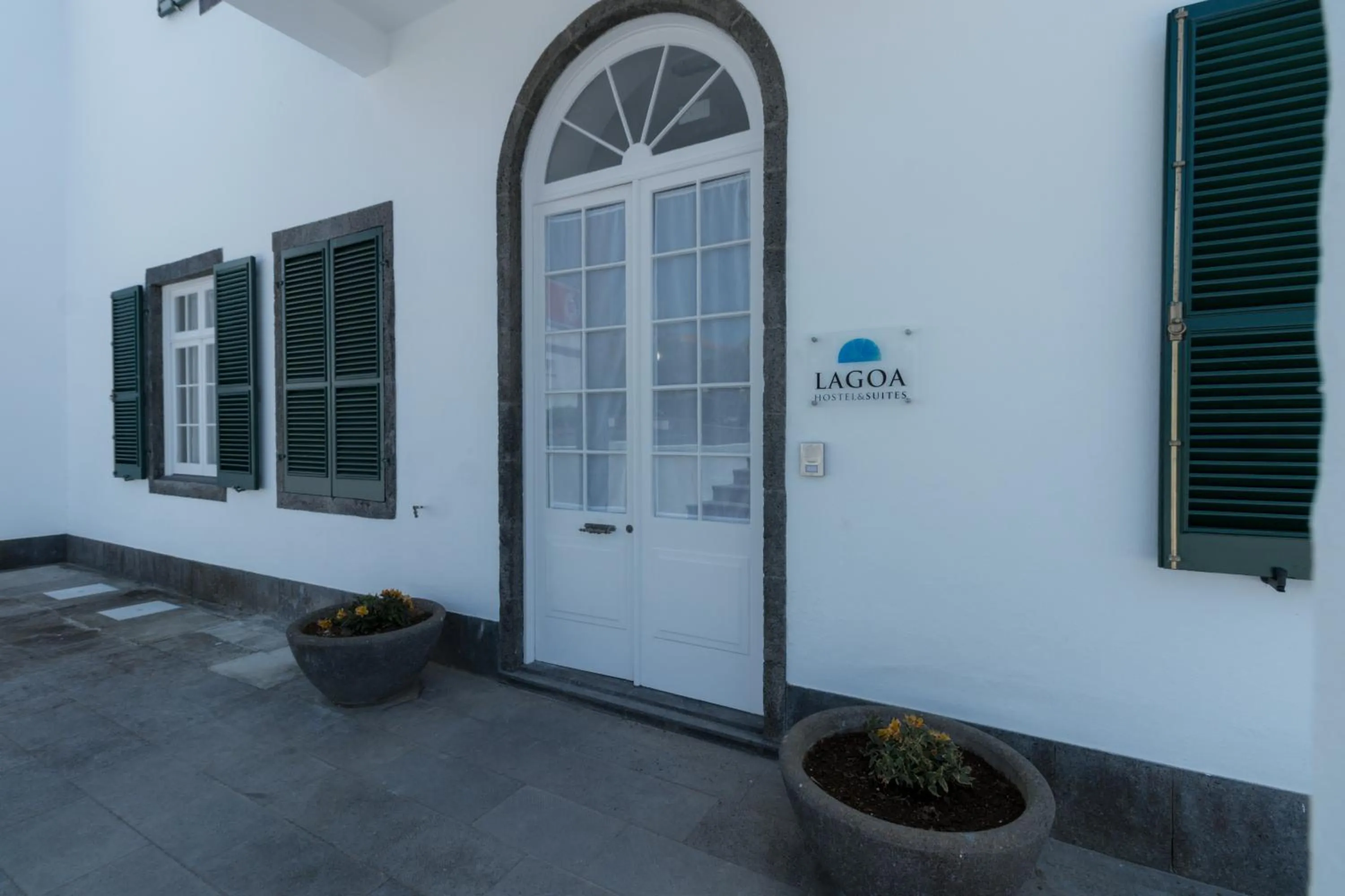 Facade/entrance in Lagoa Hostel & Suites