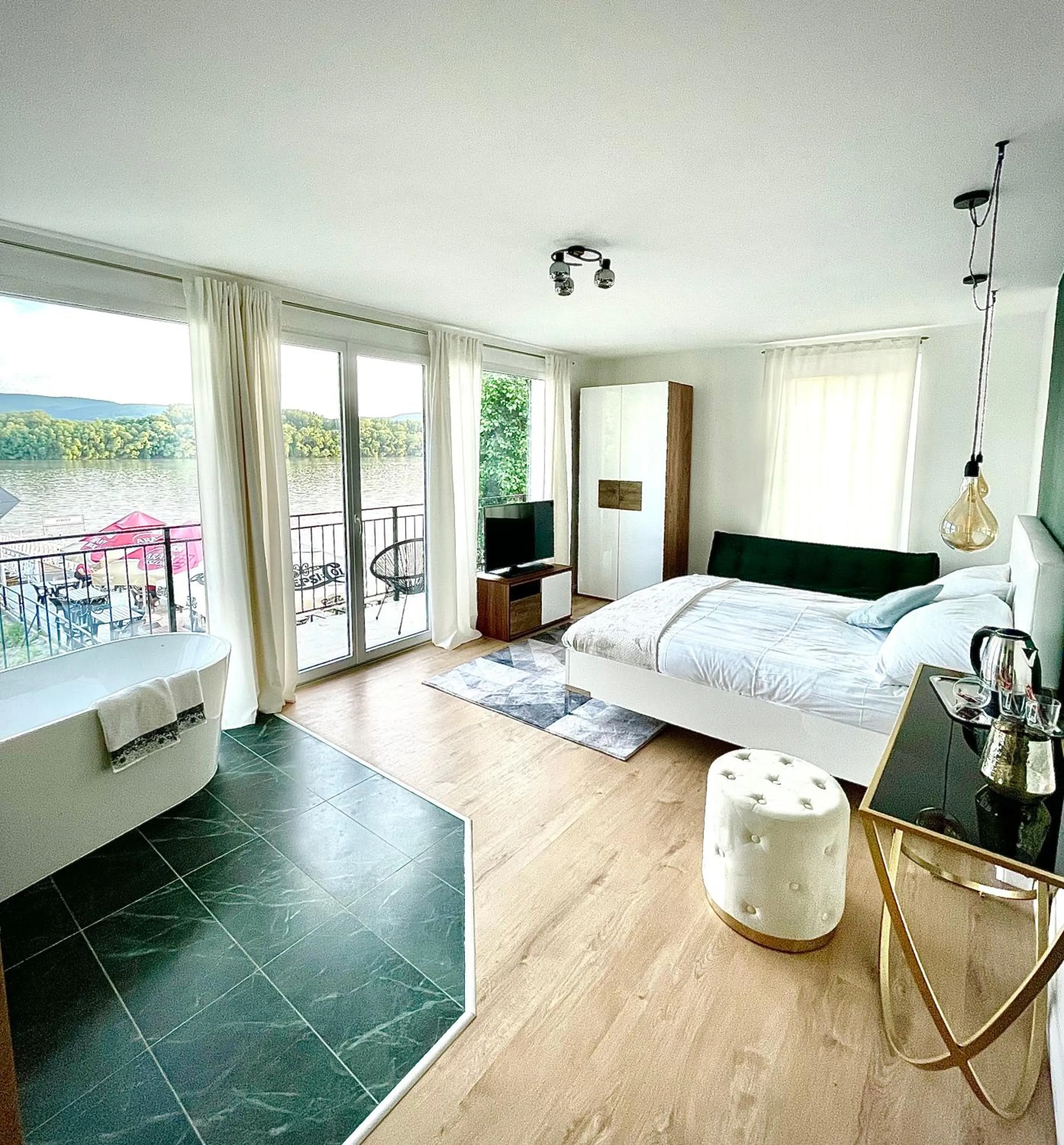 Photo of the whole room, Bed in Duna P'Art Panzió