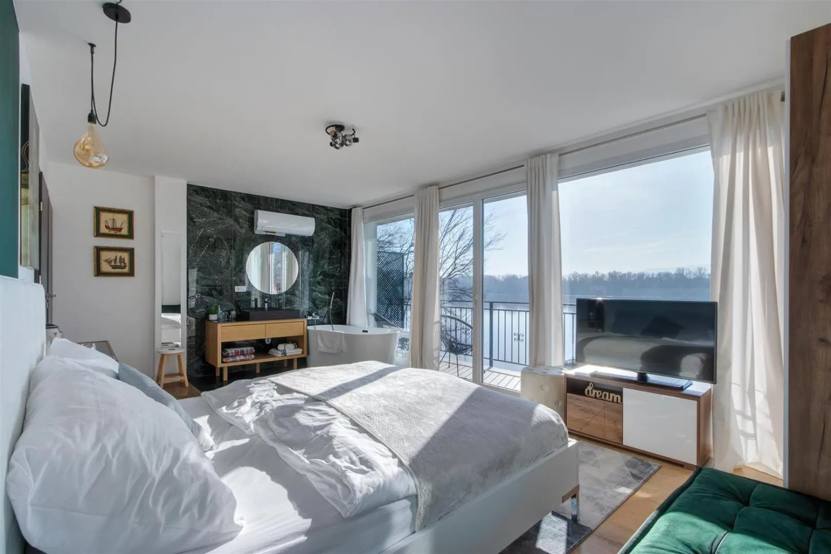 Photo of the whole room, Bed in Duna P'Art Panzió