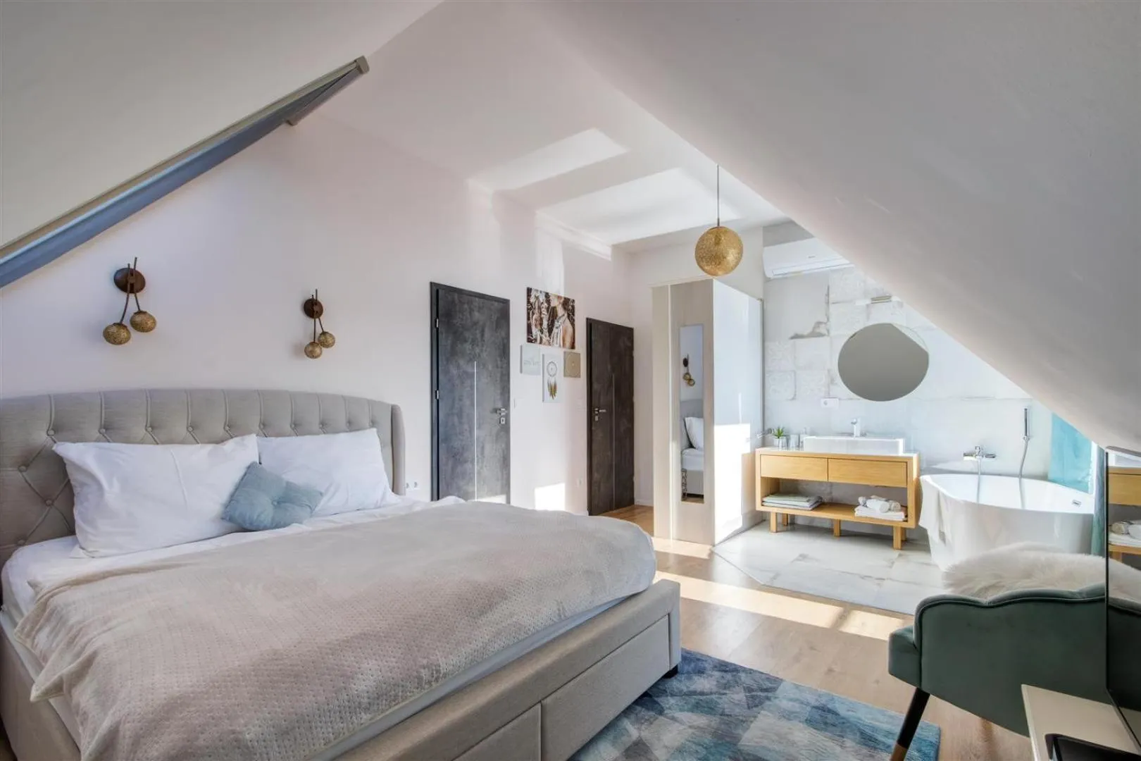 Photo of the whole room, Bed in Duna P'Art Panzió