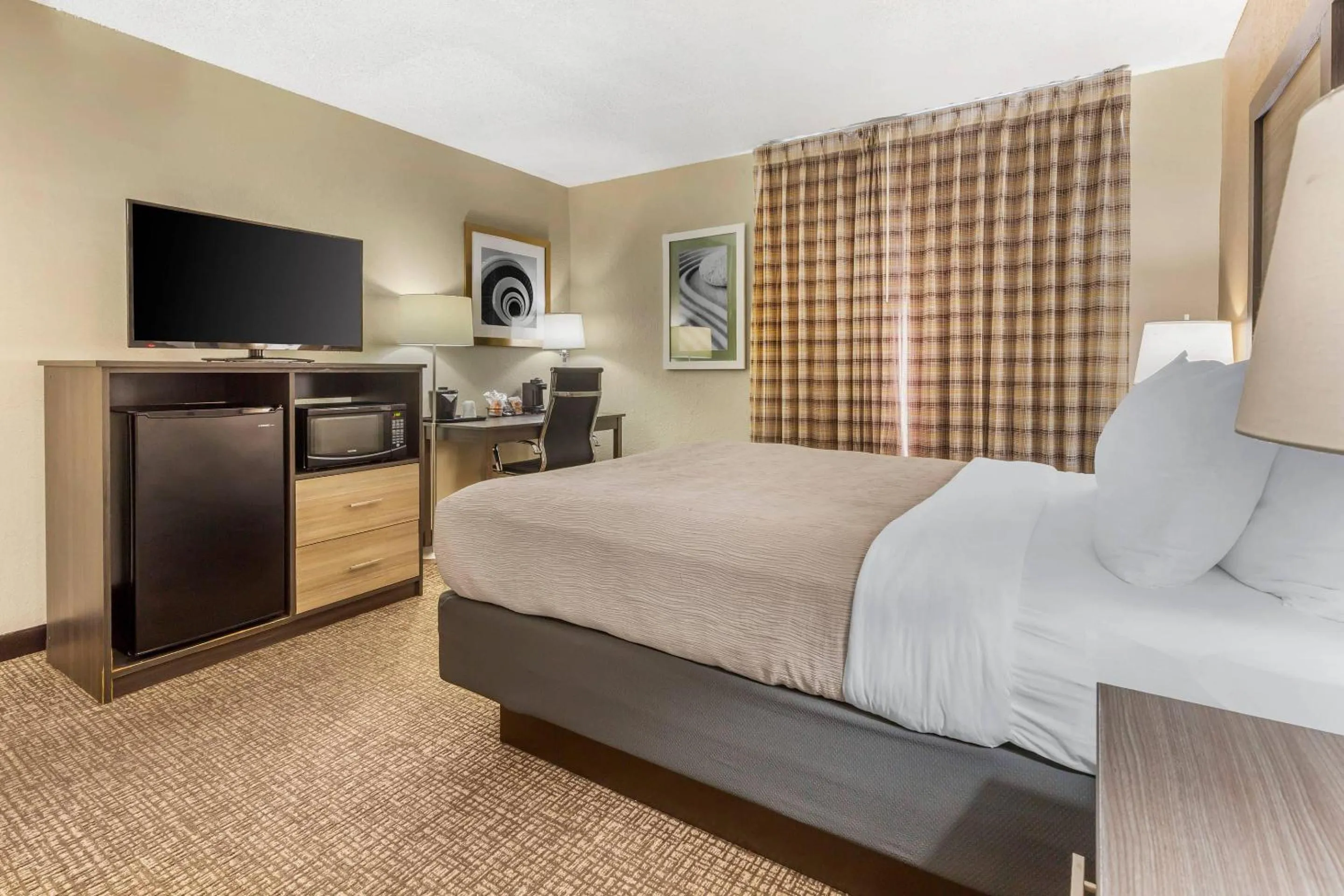 Bedroom, Bed in Quality Inn & Suites Spring Lake - Fayetteville near Fort Bragg