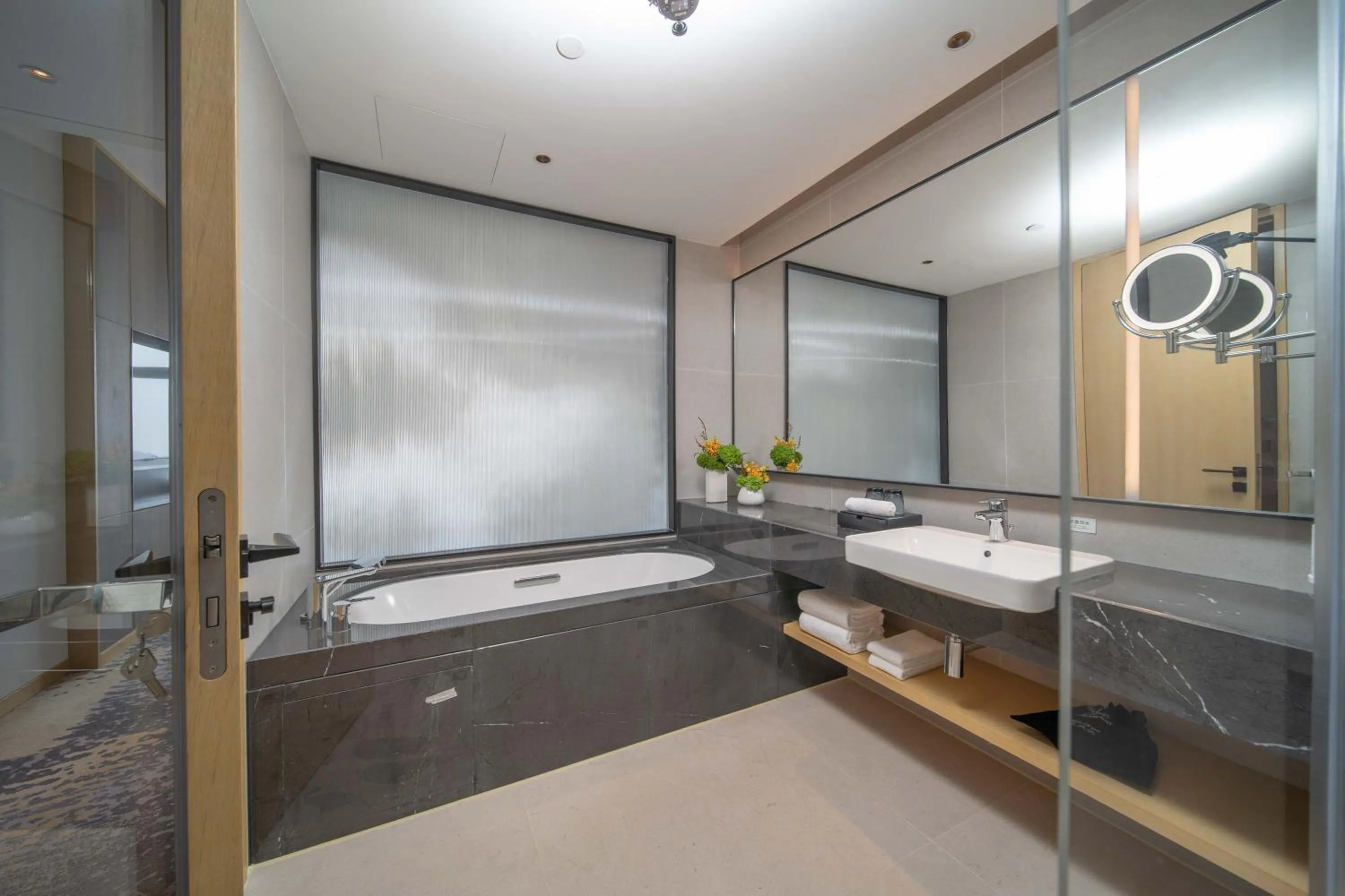 Holiday Inn Qinhuangdao Haigang