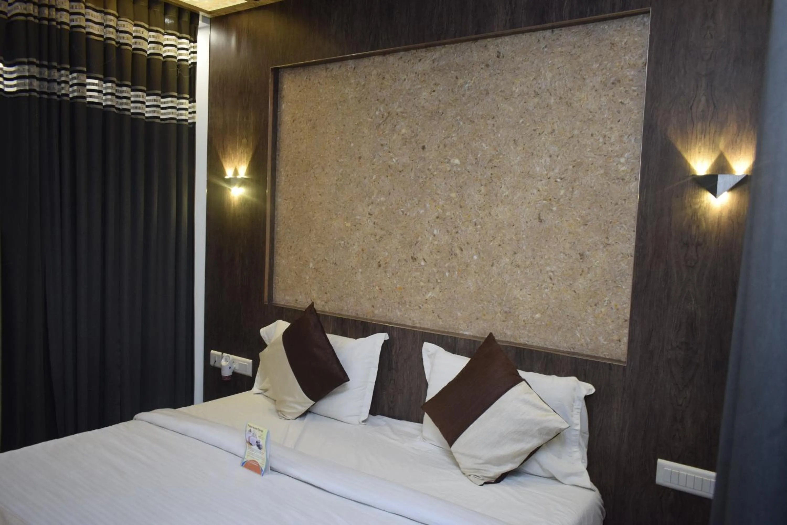 Bedroom, Bed in Hotel Apple Valley