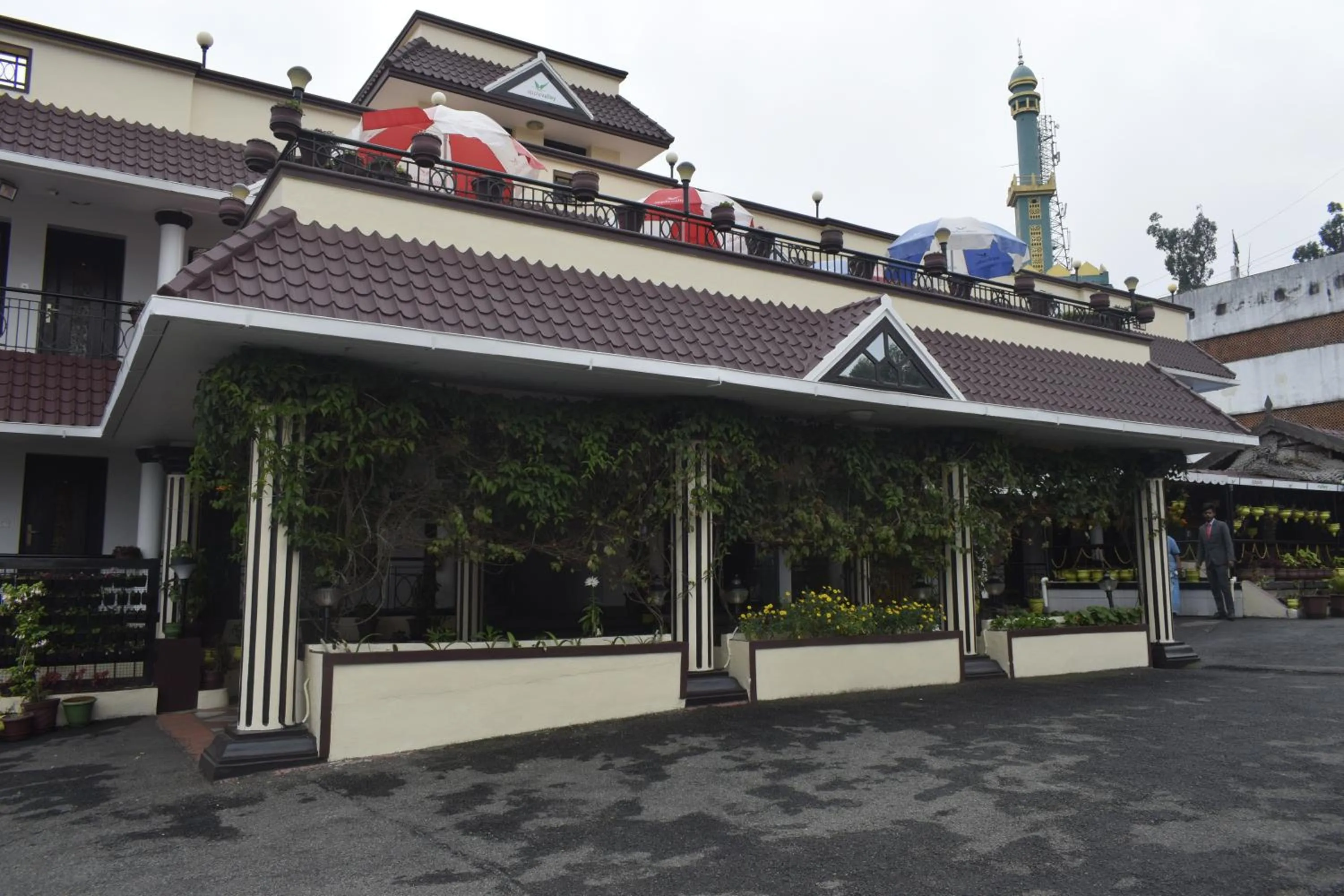 Property building in Hotel Apple Valley