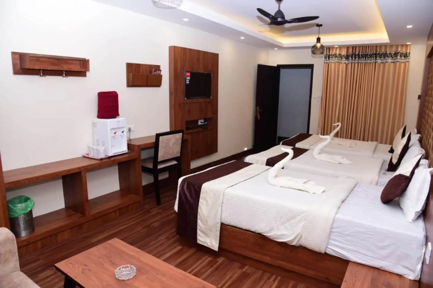 Photo of the whole room, Bed in Hotel Apple Valley