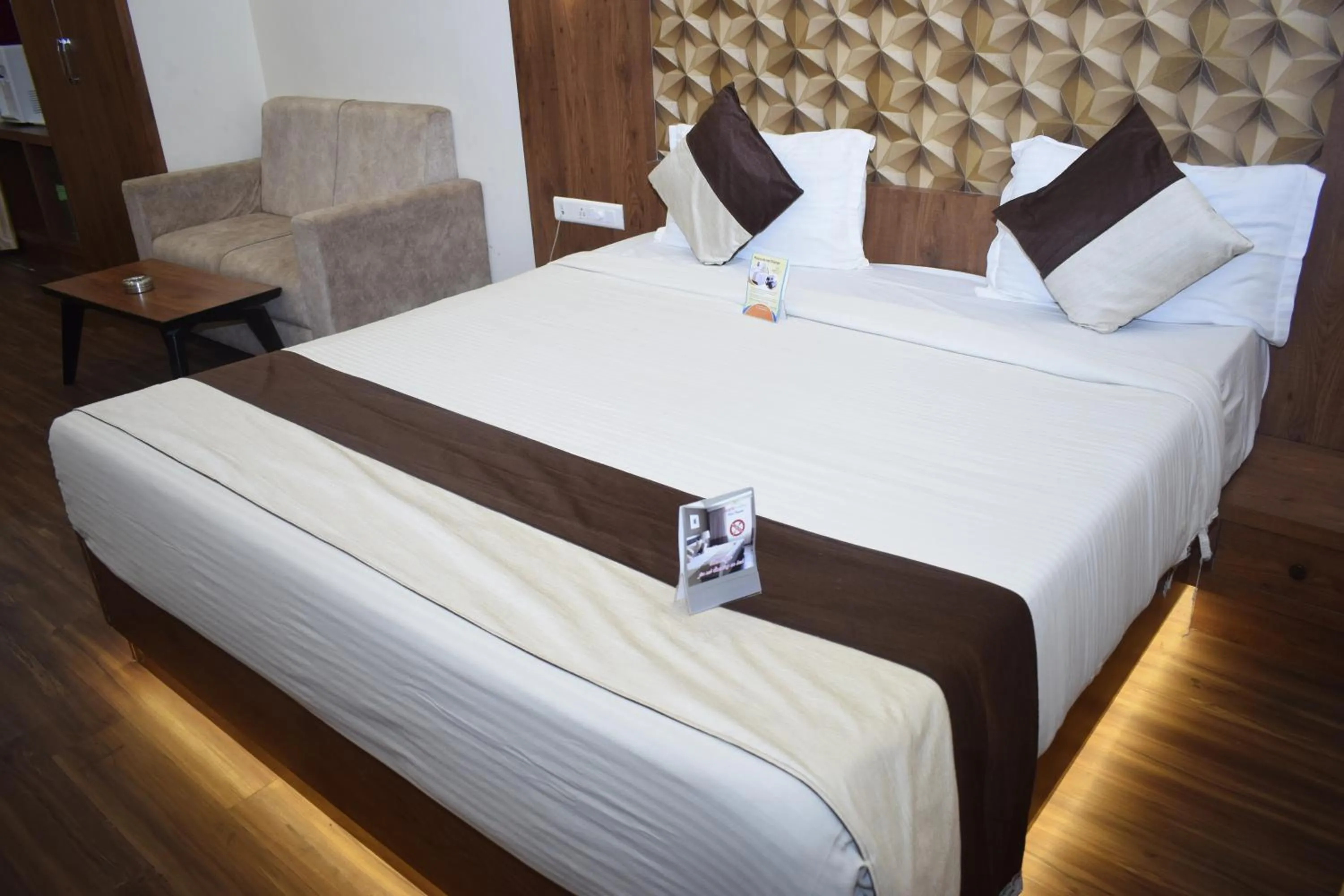 Bedroom, Bed in Hotel Apple Valley