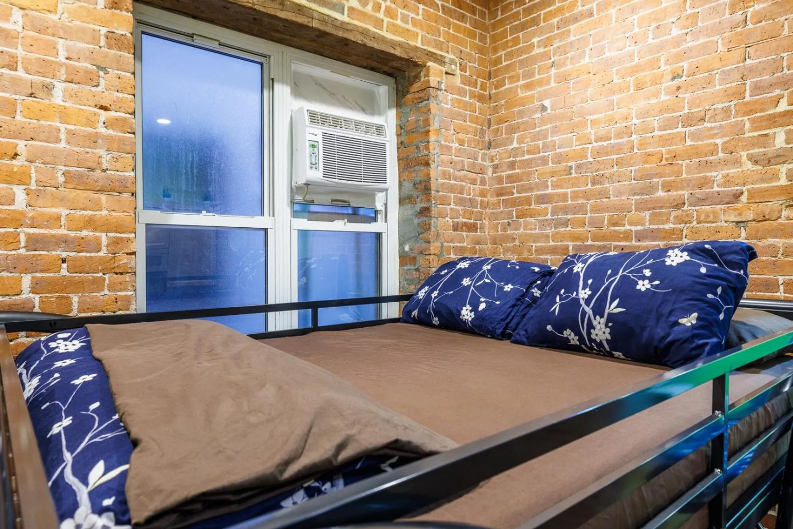 Photo of the whole room in Studios in New York