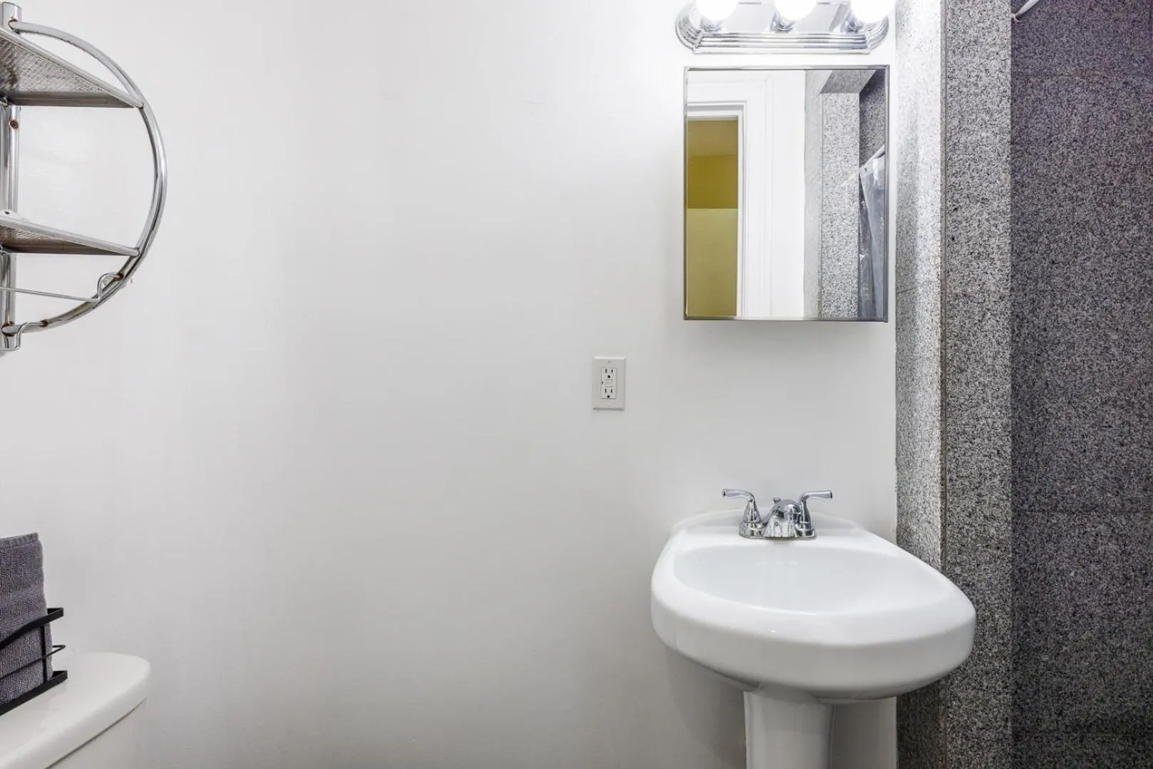 Toilet in Studios in New York