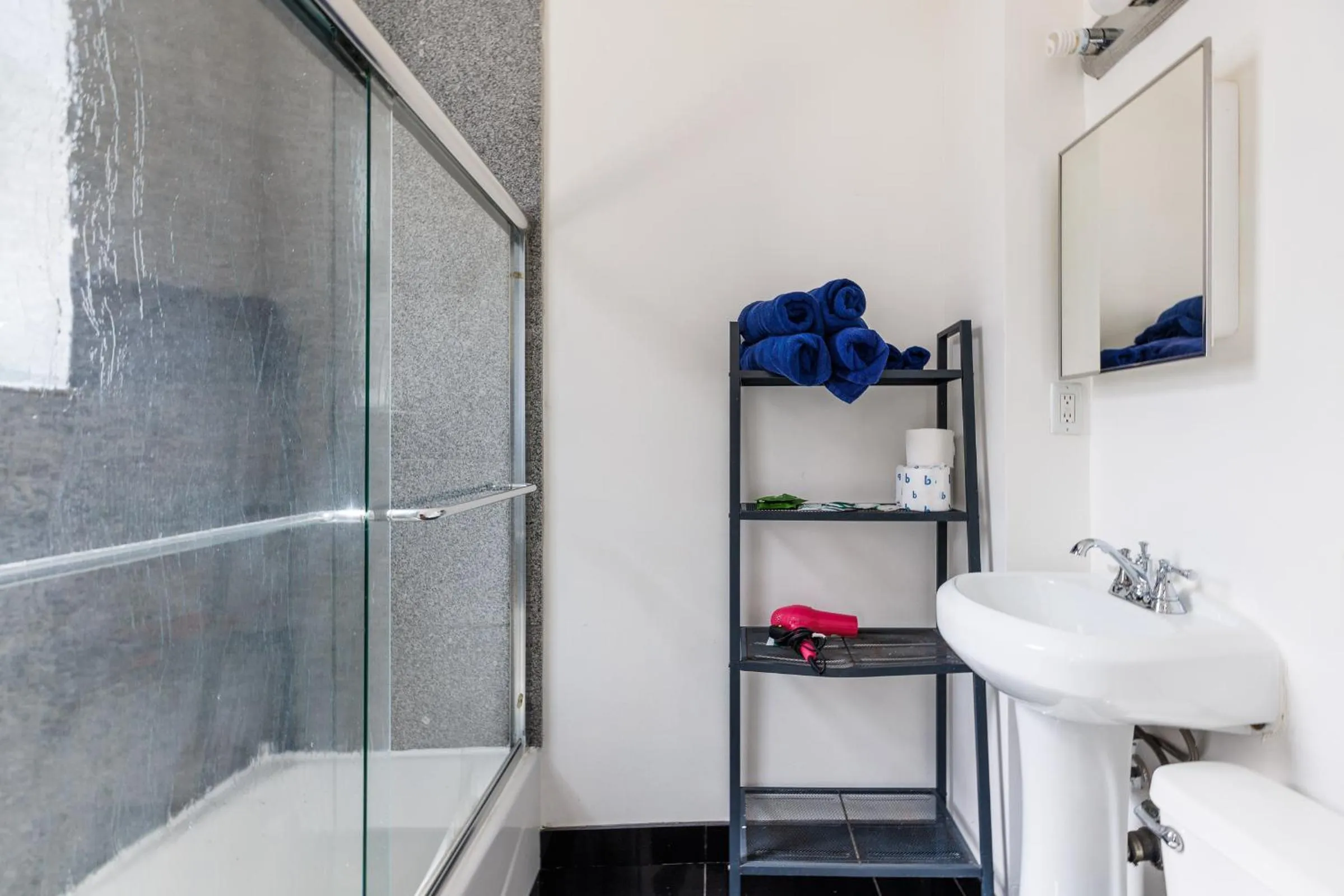 Toilet in Studios in New York