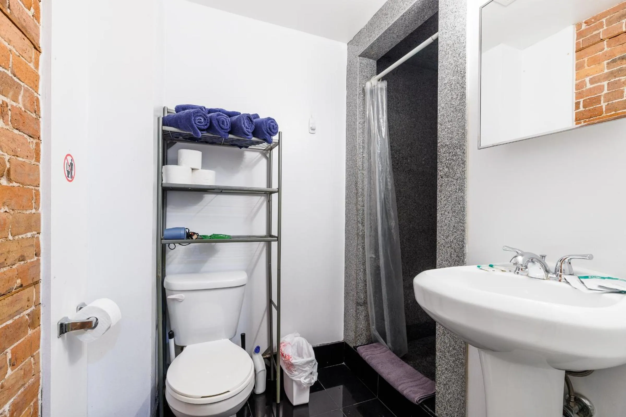 Toilet in Studios in New York