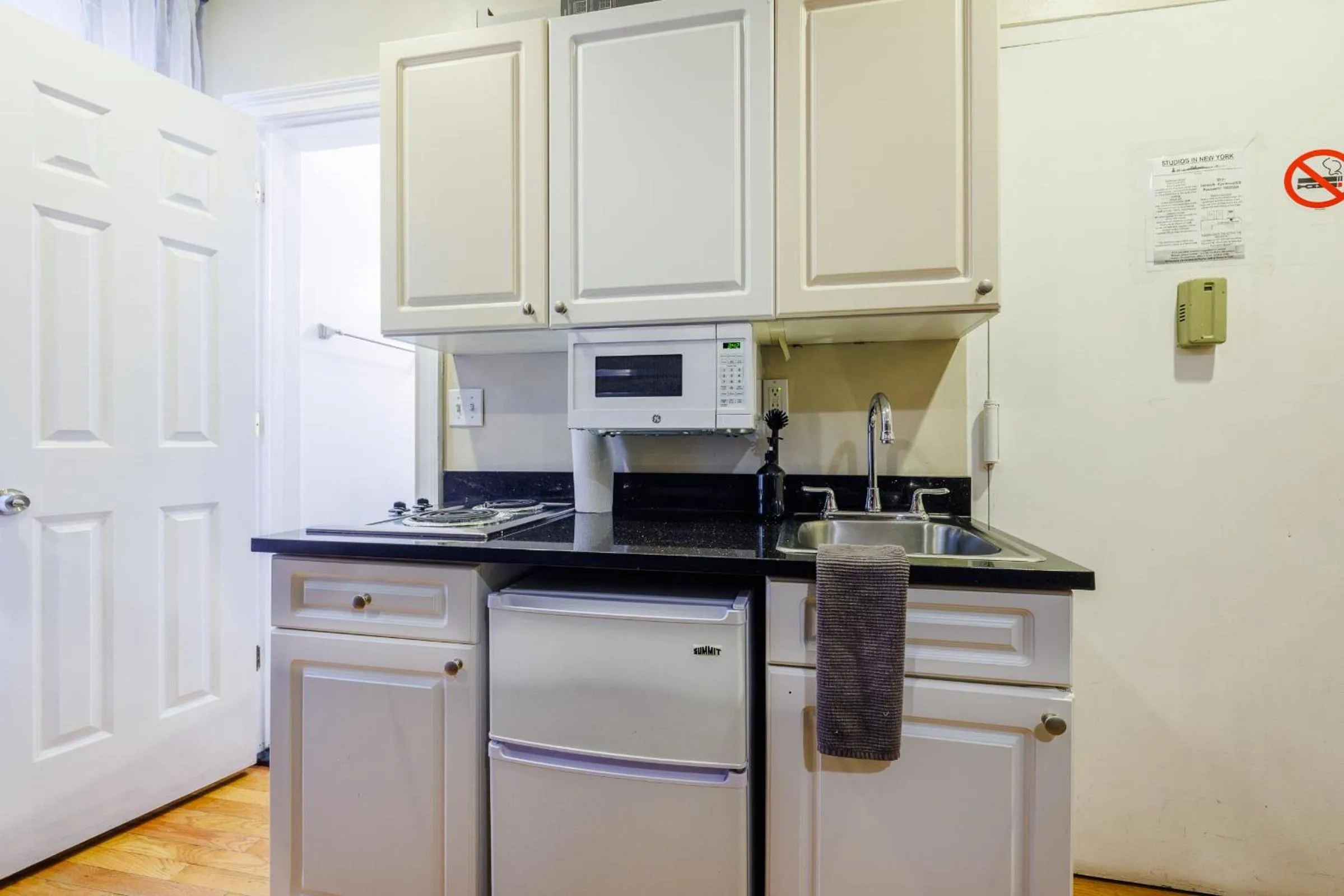 Kitchen or kitchenette in Studios in New York