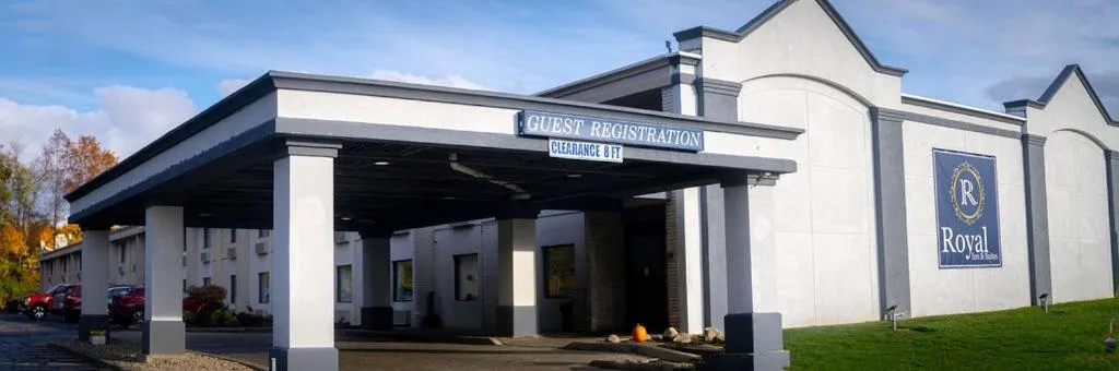 Property building in Royal Inn & Suites
