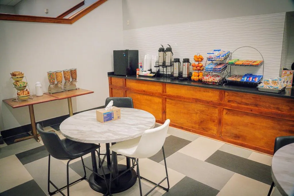 Breakfast in Royal Inn & Suites