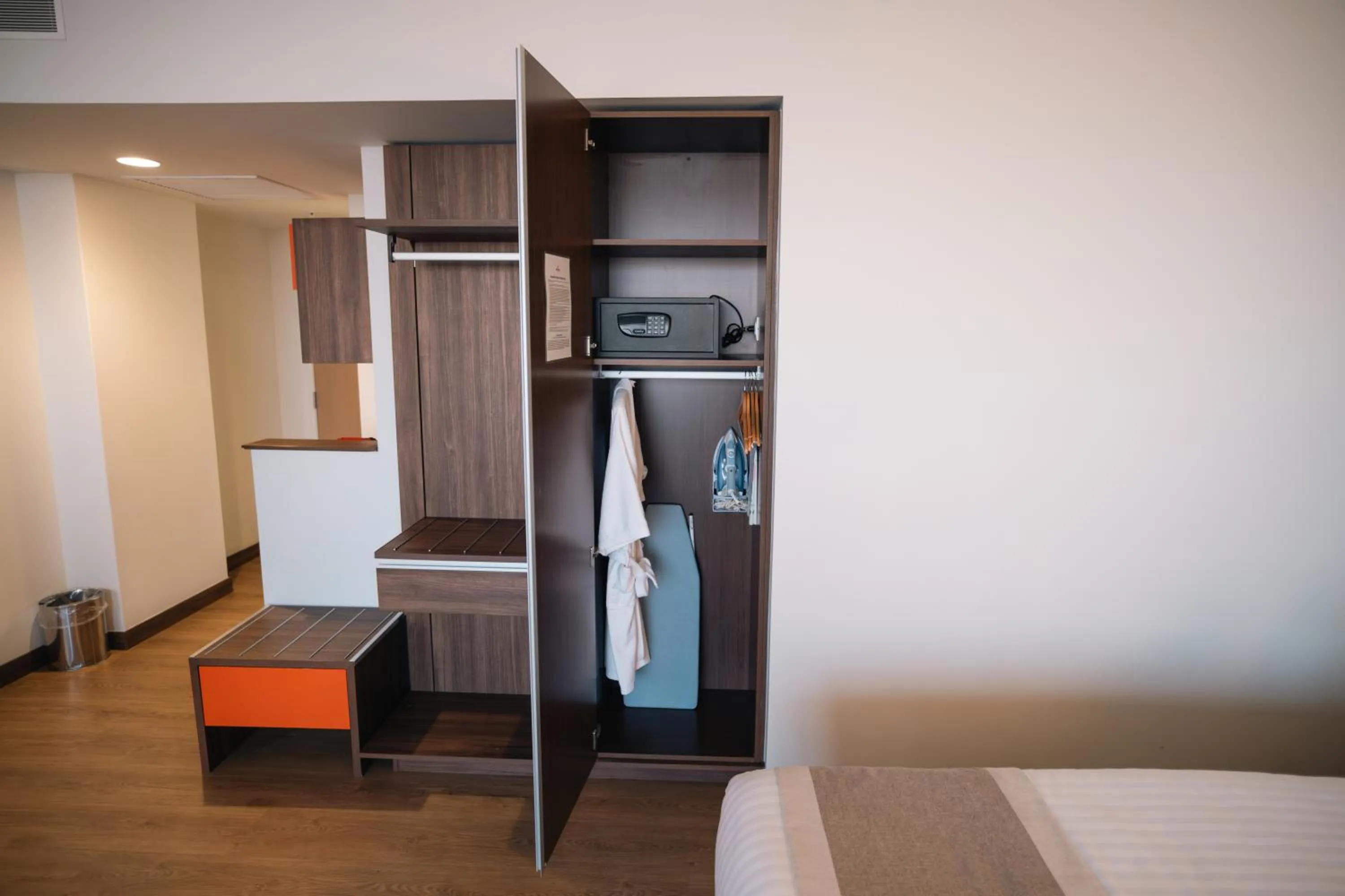 flat iron, Bed in Metria Hotel