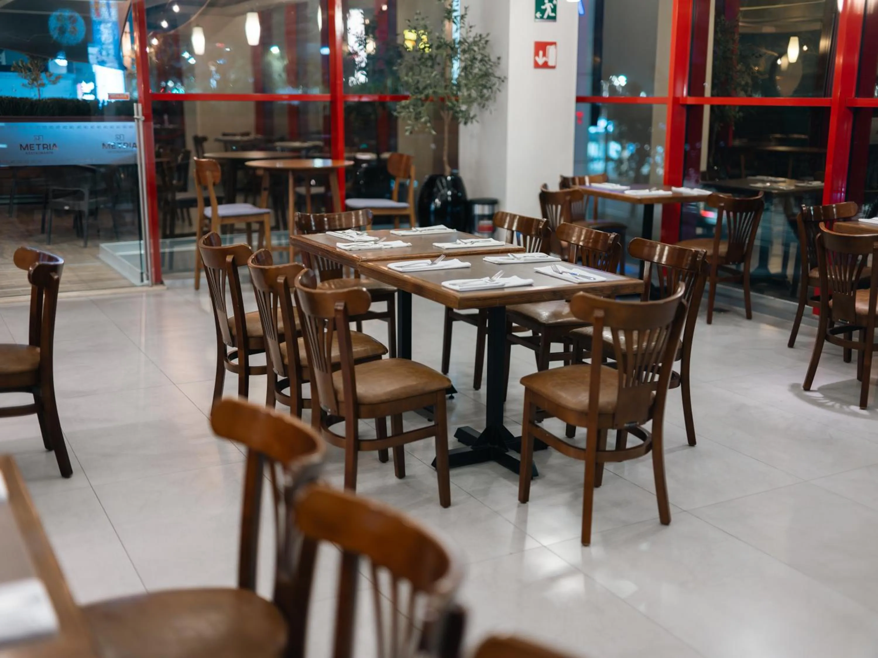 Restaurant/places to eat in Metria Hotel