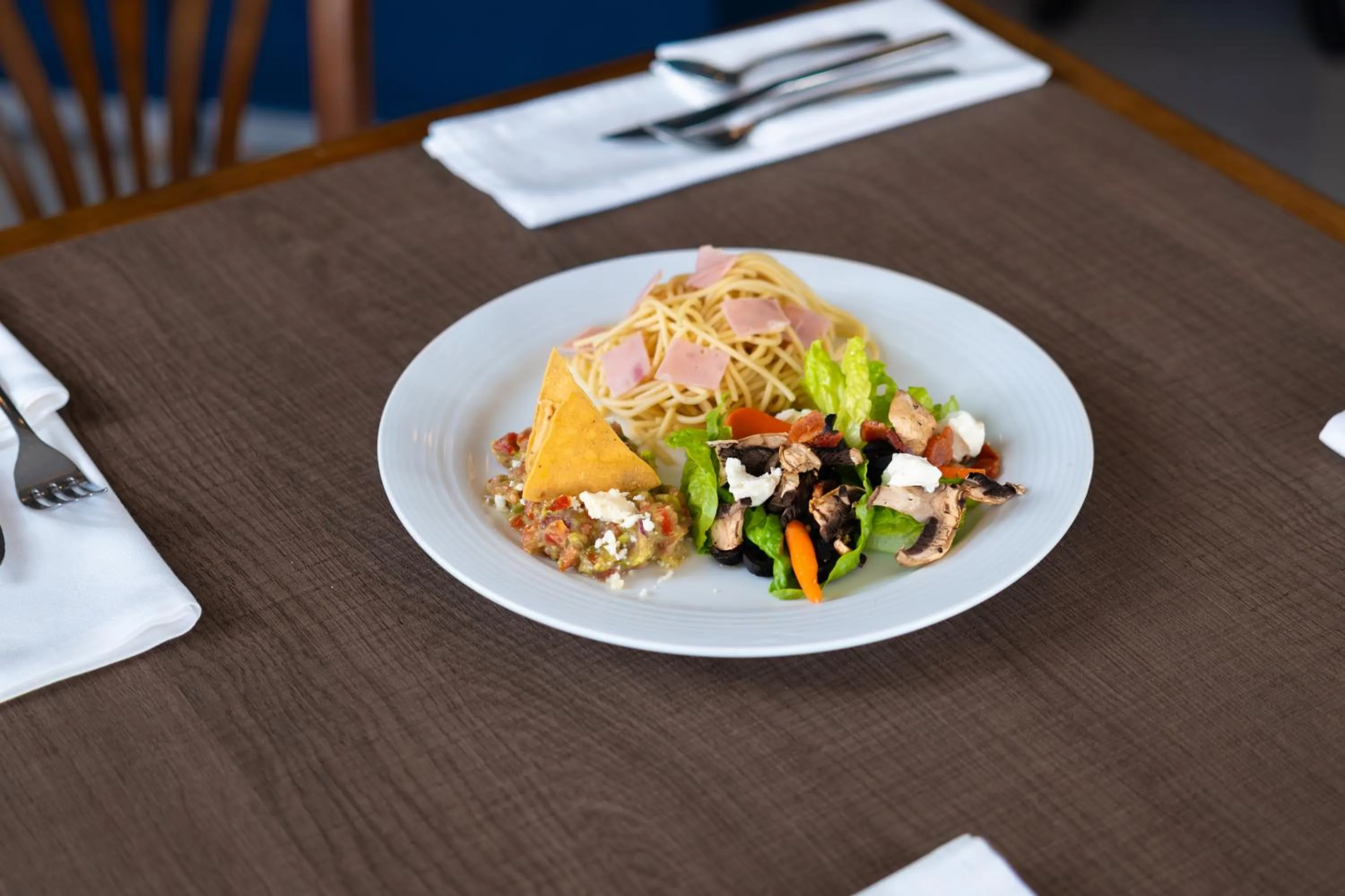 Restaurant/places to eat in Metria Hotel