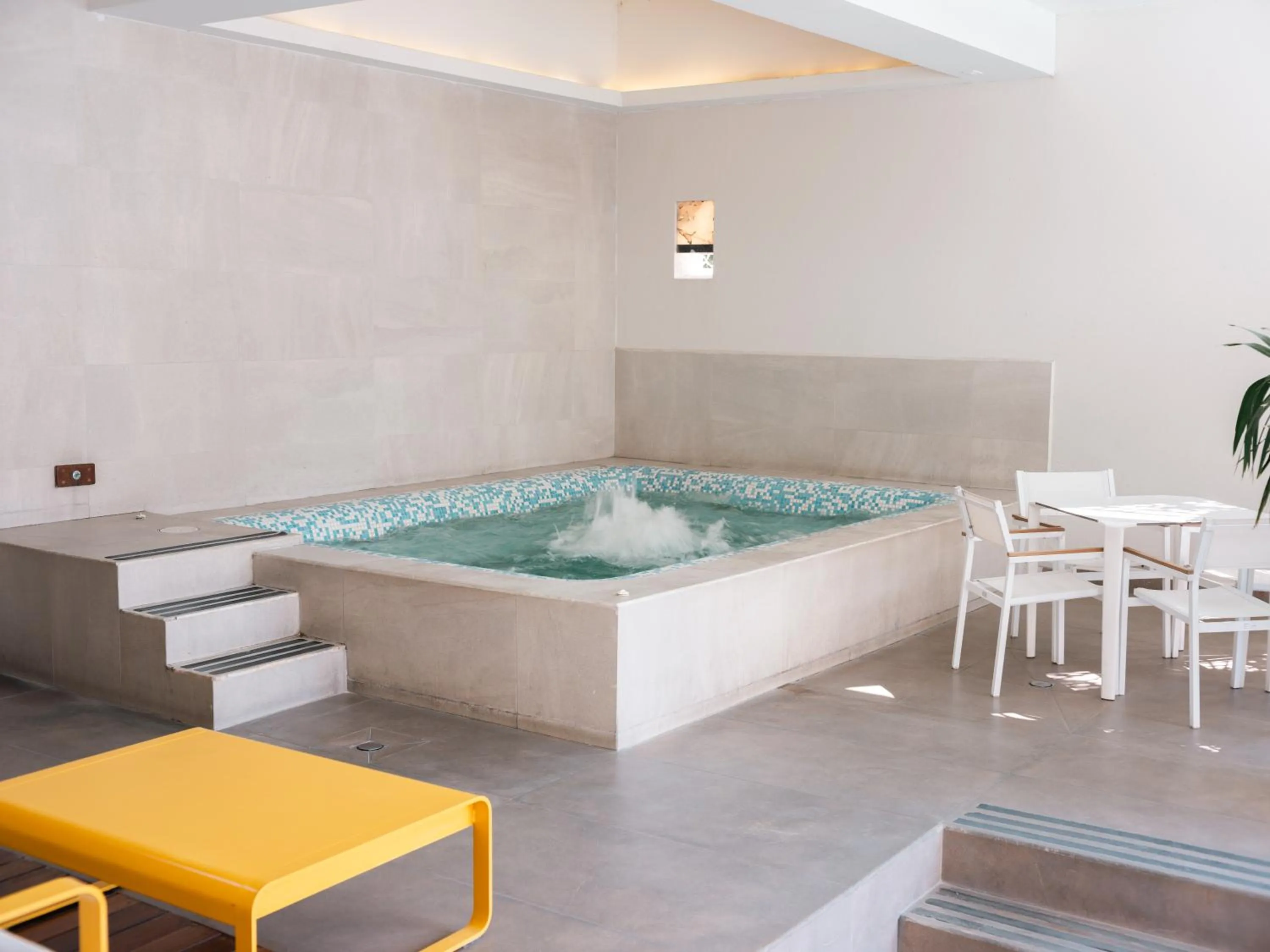 Swimming pool in Metria Hotel