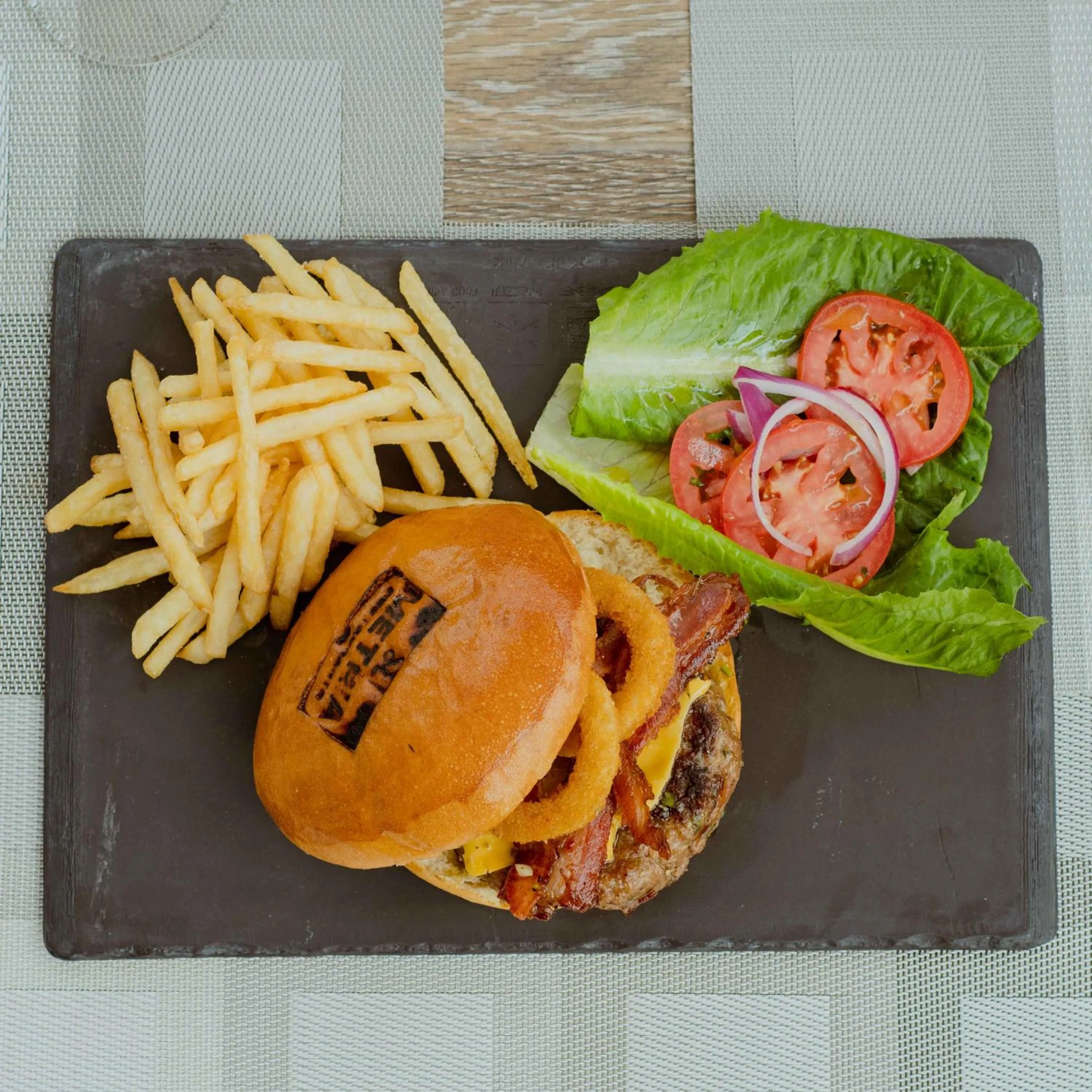 Restaurant/places to eat in Metria Hotel