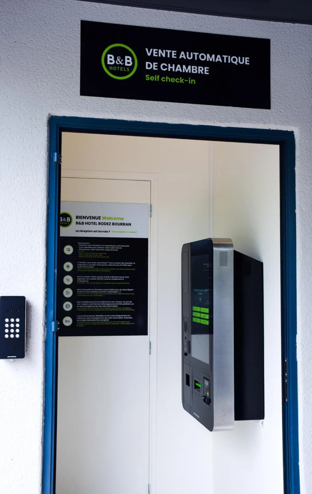 Facade/entrance in B&B HOTEL Rodez Bourran