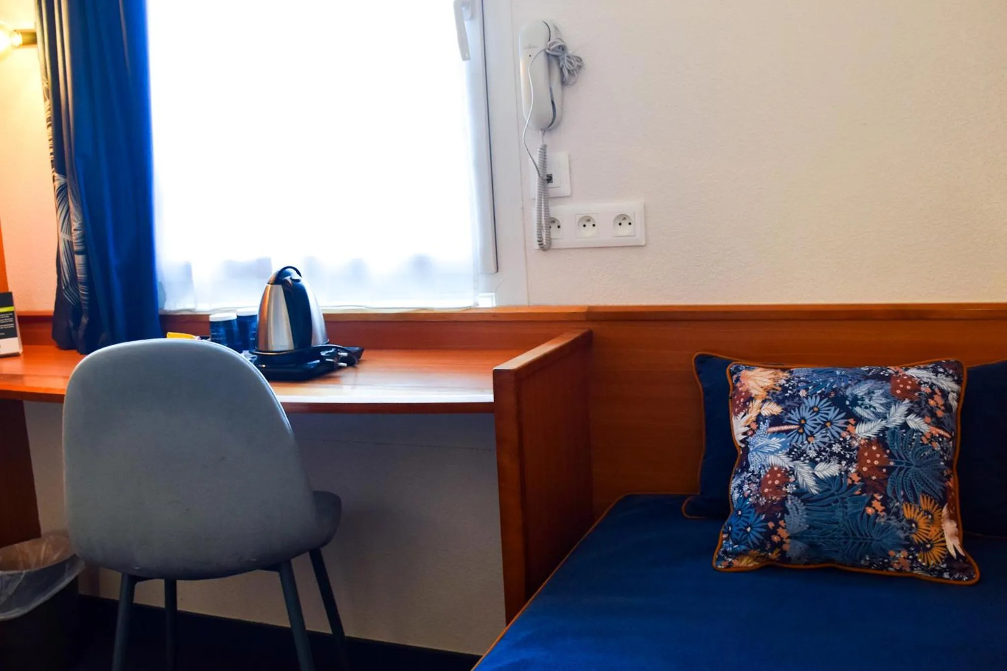 Seating area in B&B HOTEL Rodez Bourran