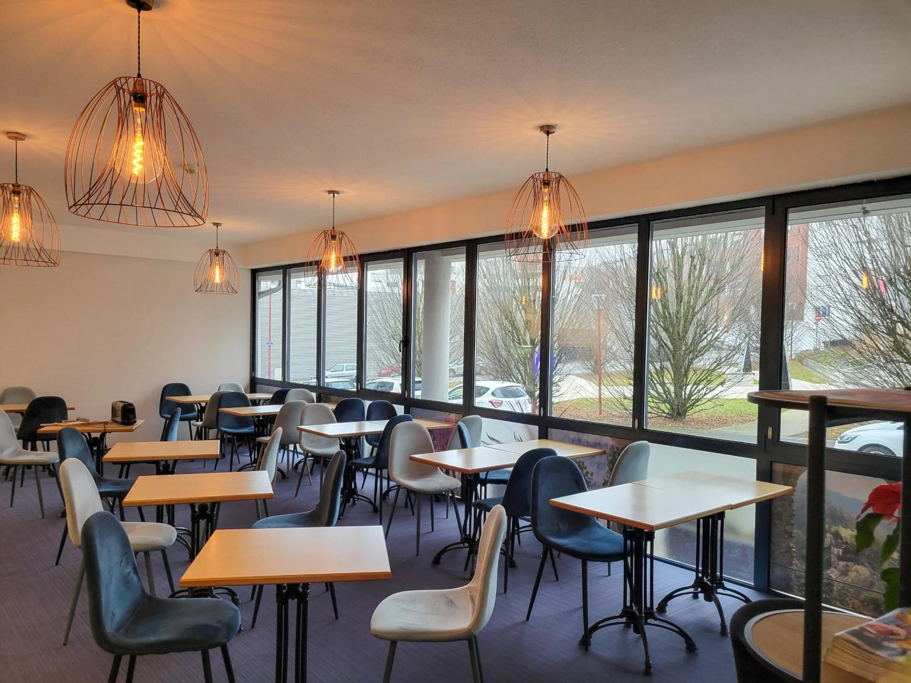 Restaurant/places to eat in B&B HOTEL Rodez Bourran