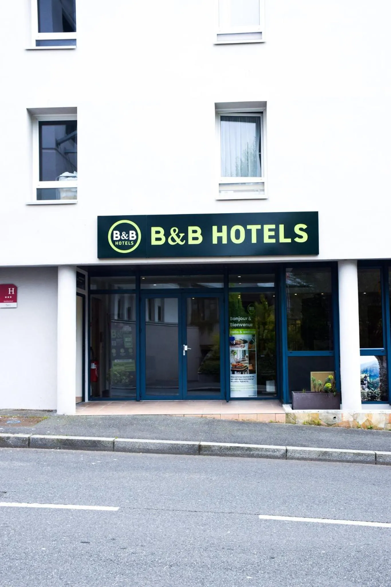 Property building in B&B HOTEL Rodez Bourran