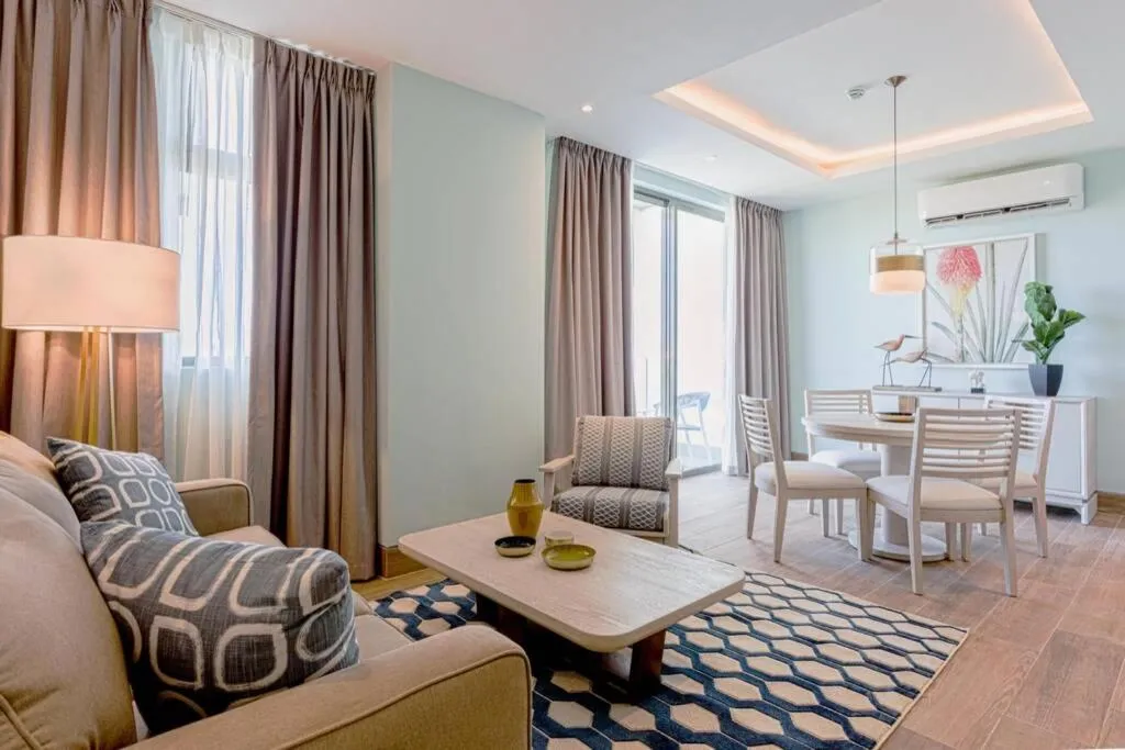 ll Lago at Juanillo Beach