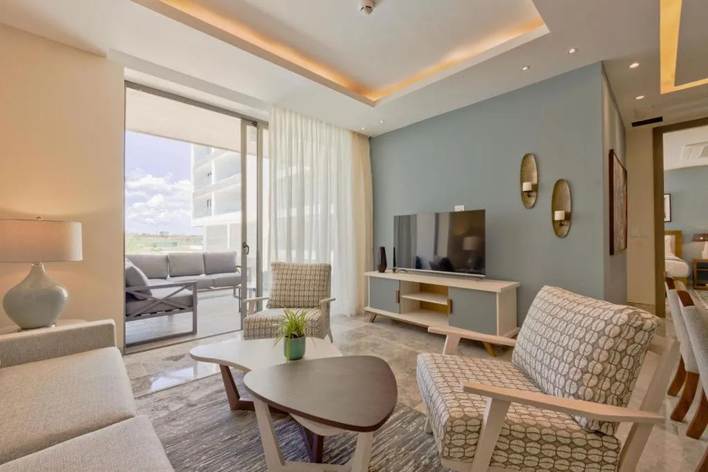 ll Lago at Juanillo Beach