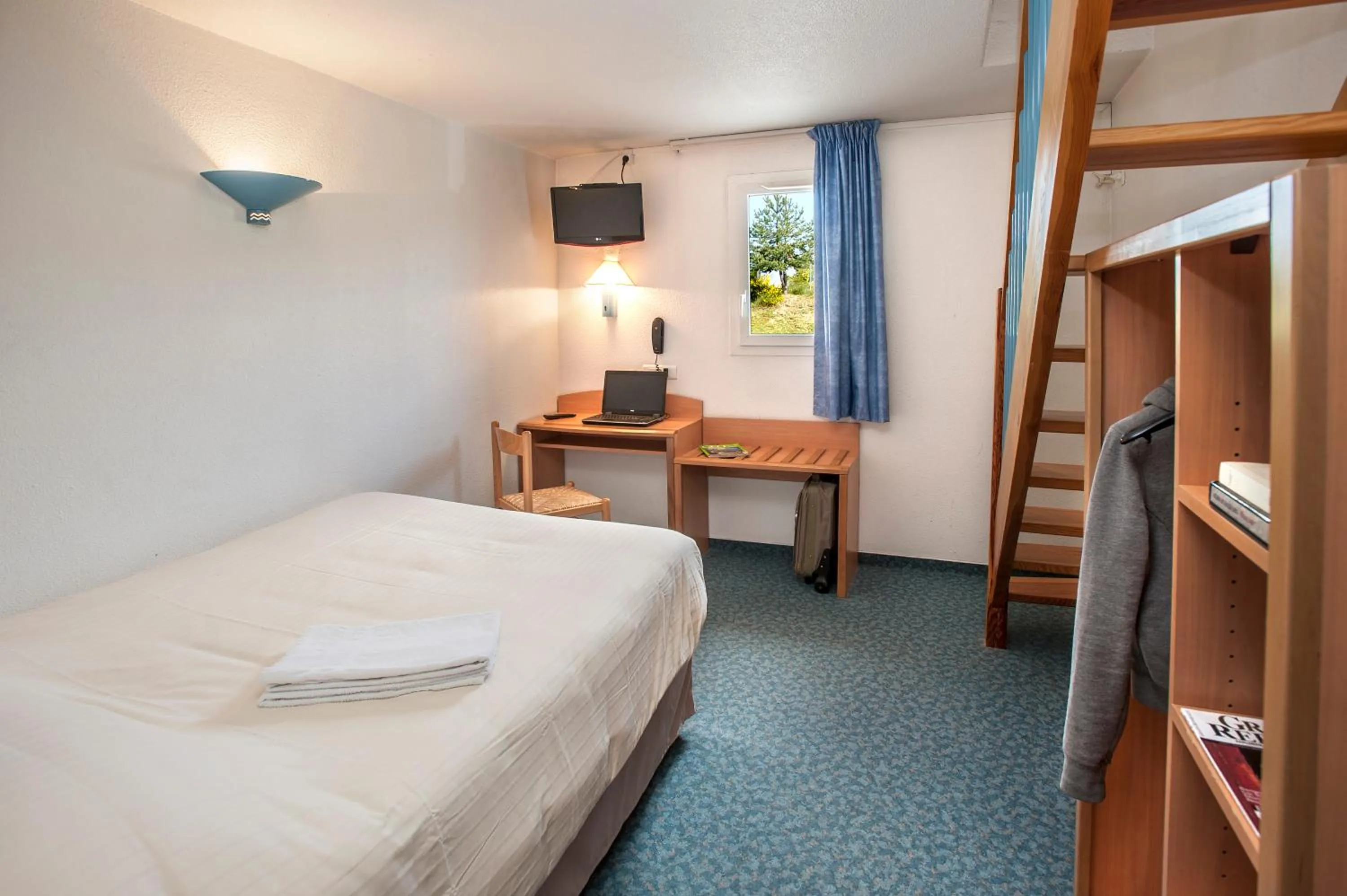 Family Room (4 People) in Brit Hotel Essentiel Saint-Flour