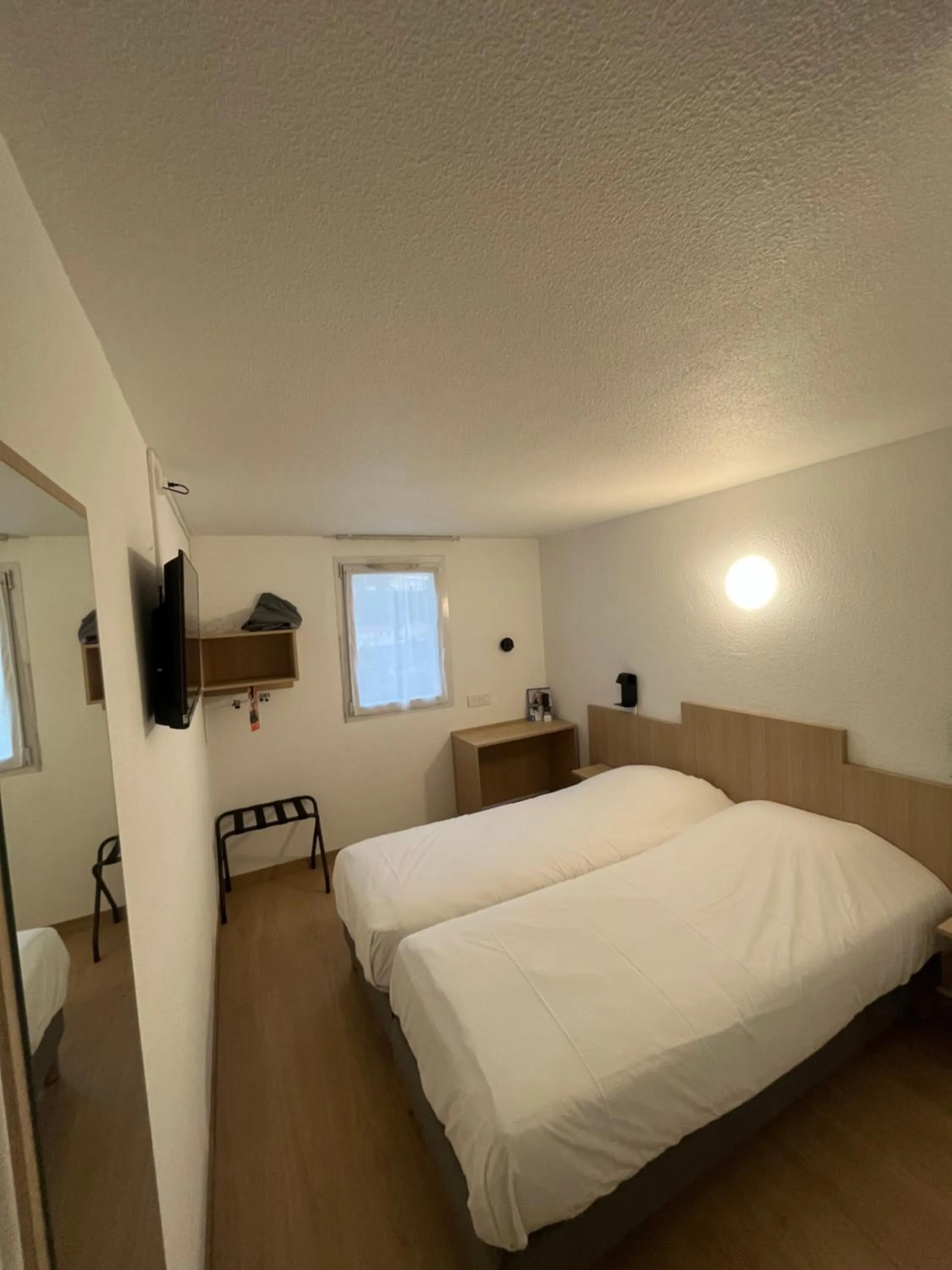 Photo of the whole room, Bed in Brit Hotel Essentiel Saint-Flour