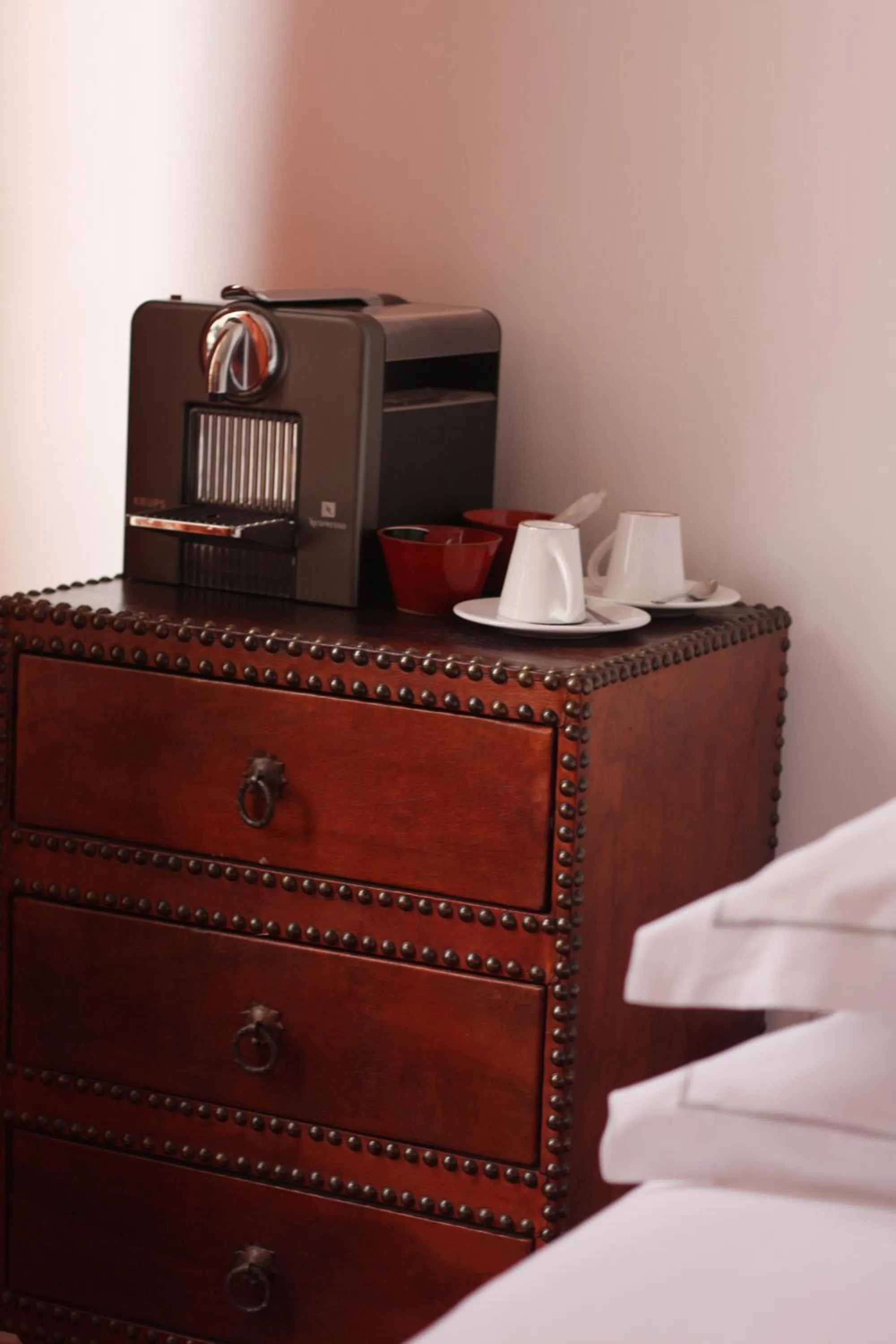 Coffee/tea facilities, Bed in Le Ryad Boutique Hôtel